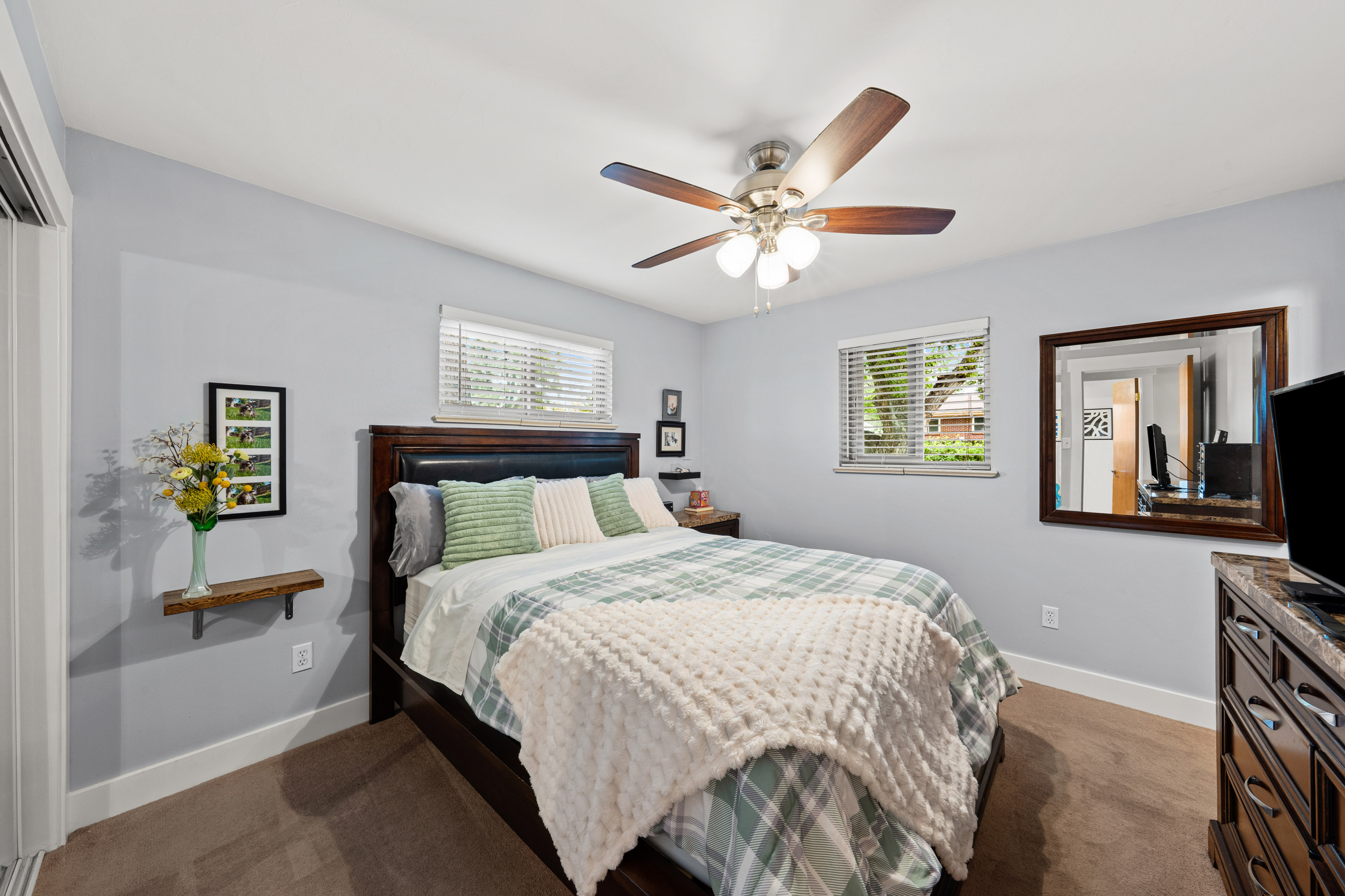  Beautifully Updated 5-Bedroom, 3-Bath Ranch - 物件實景