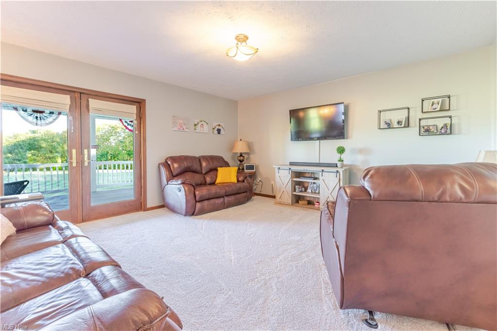 Chester, West Virginia, 26034, United States, 3 Bedrooms Bedrooms, ,3 BathroomsBathrooms,Residential,For Sale,1975770