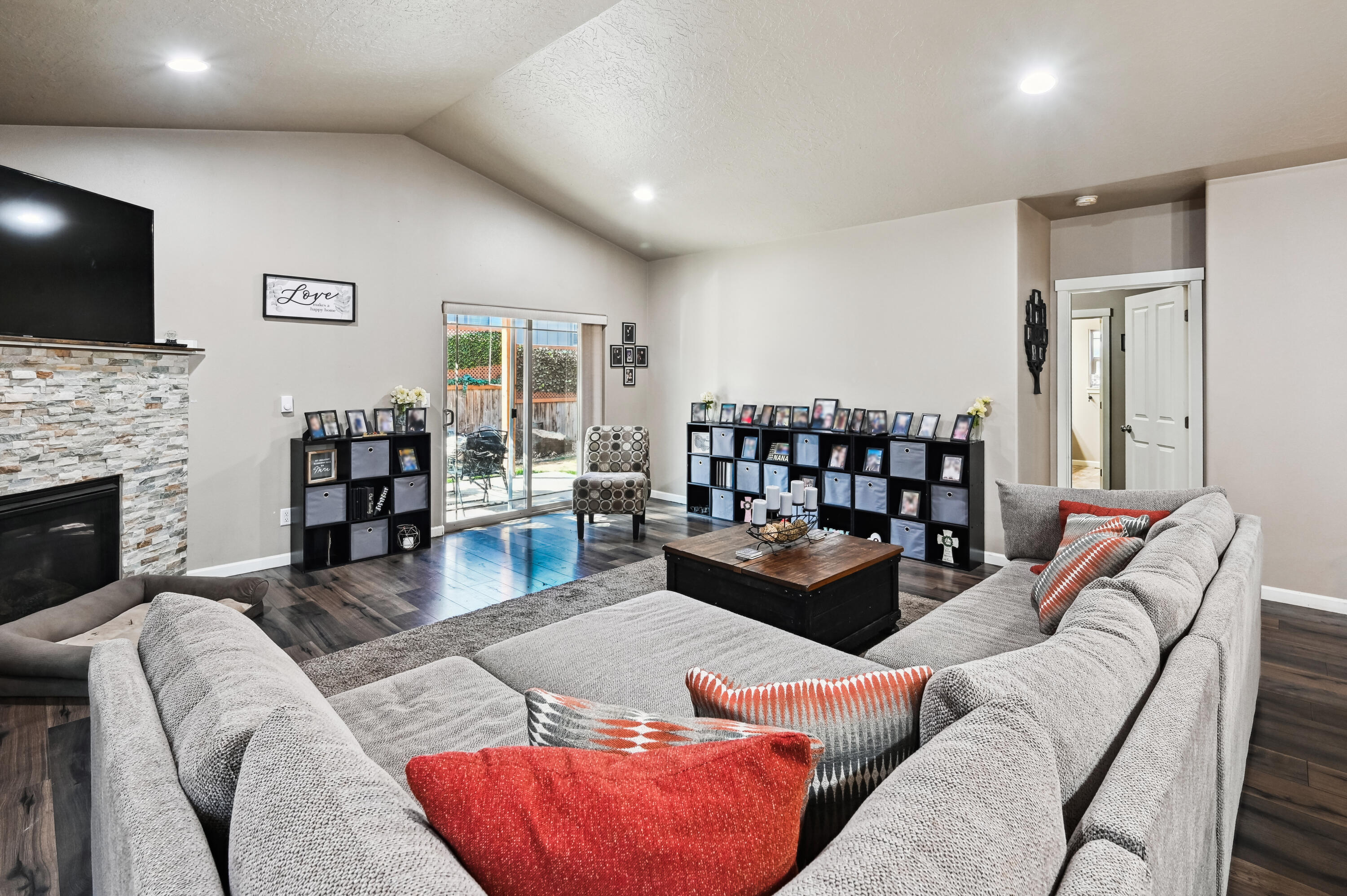 Redmond, Oregon, 97756, United States, 4 Bedrooms Bedrooms, ,3 BathroomsBathrooms,Residential,For Sale,1770354