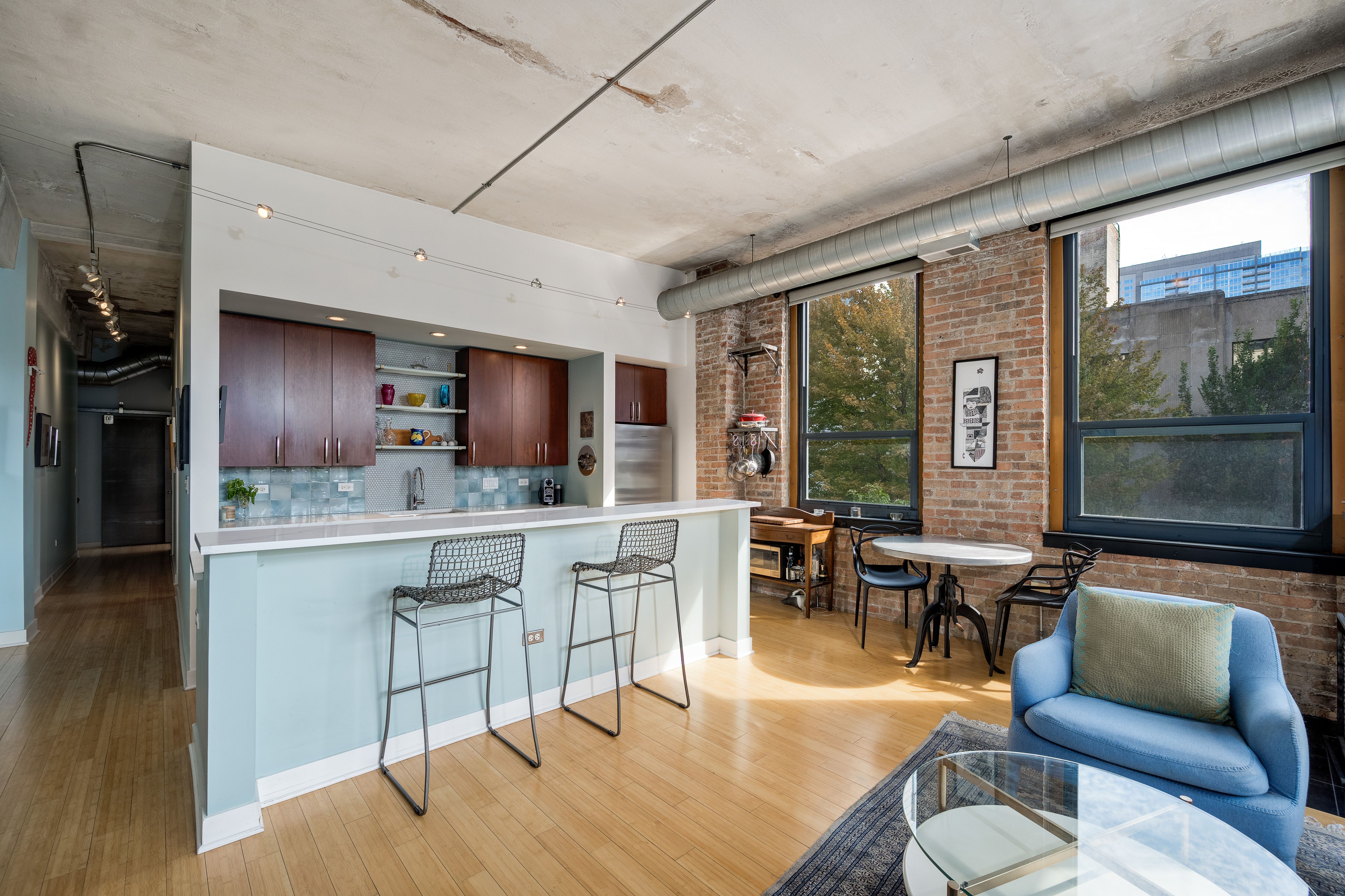  Discover the Charm of this Vibrant Southeast Corner Loft Condo - 物件實景