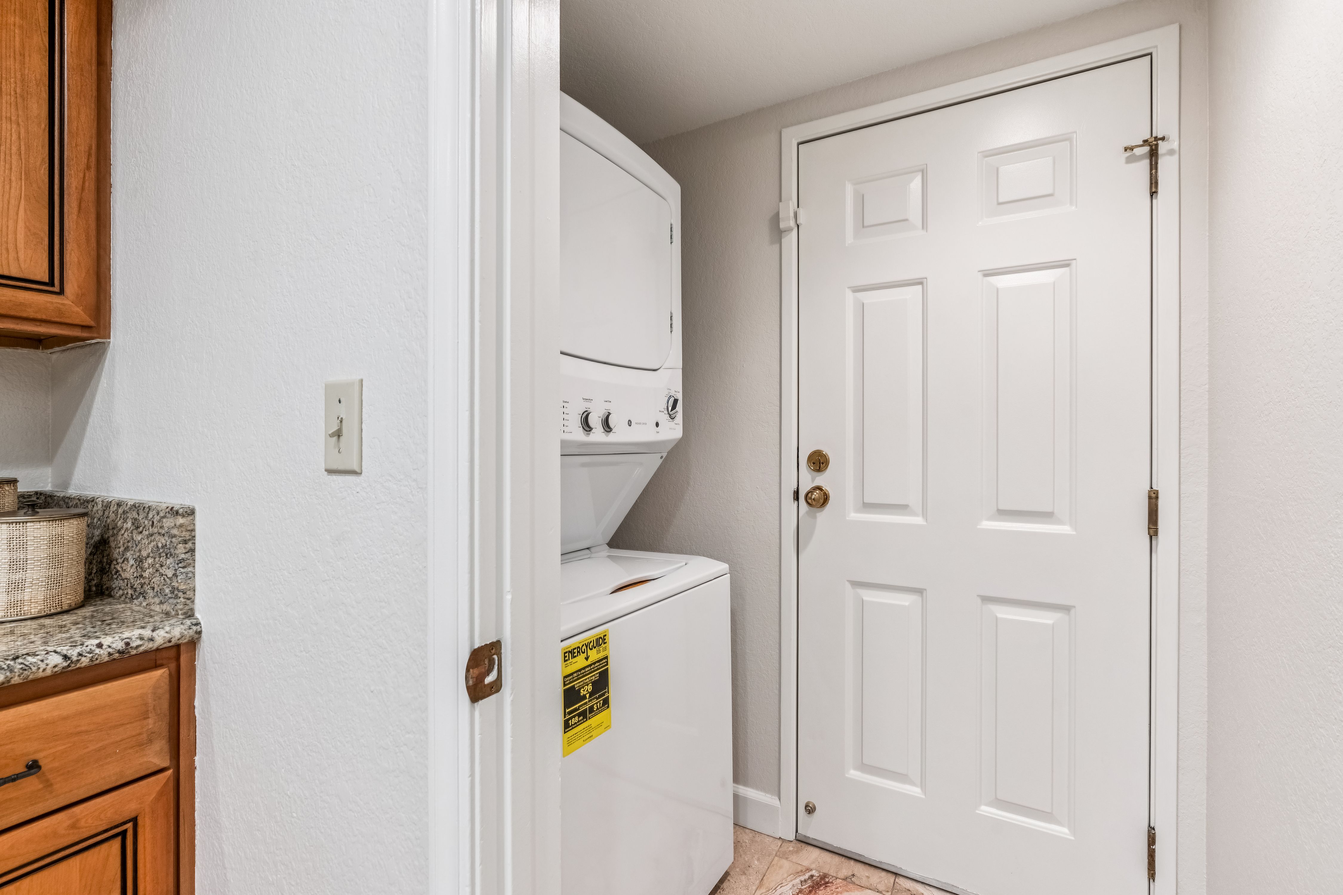  Private, Updated Townhome Surrounded by Majestic Trees - 物件實景