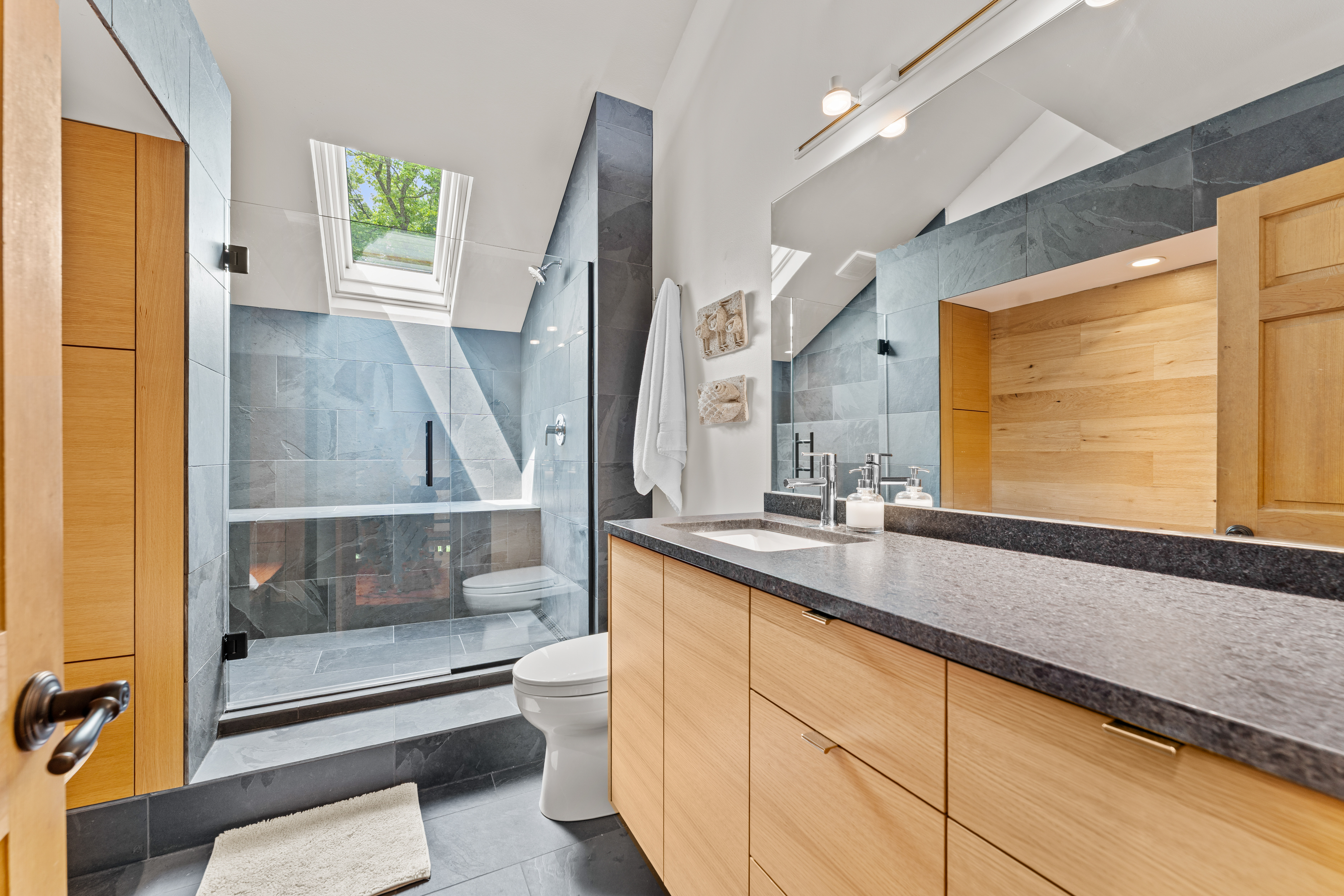  Striking Custom Home Set on 3.49 Private Acres in Wildwood - 物件實景