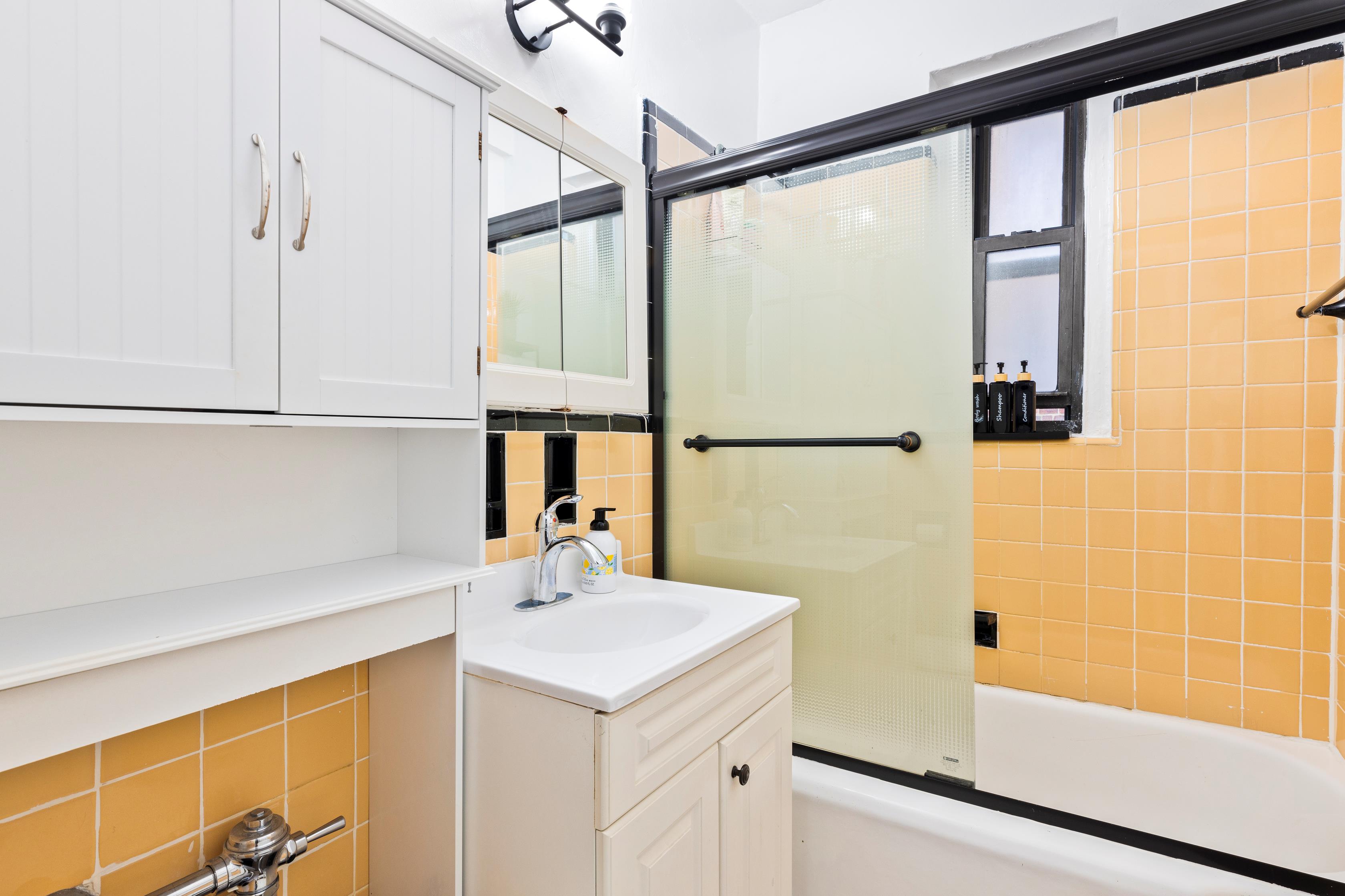 Sunnyside, New York, 11104, United States, 1 Bedroom Bedrooms, ,1 BathroomBathrooms,Residential,For Sale,1927880