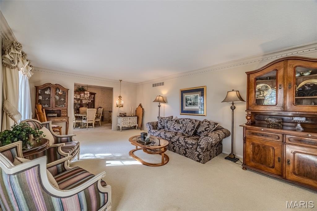 Lebanon, Missouri, 65536, United States, 5 Bedrooms Bedrooms, ,5 BathroomsBathrooms,Residential,For Sale,1973861