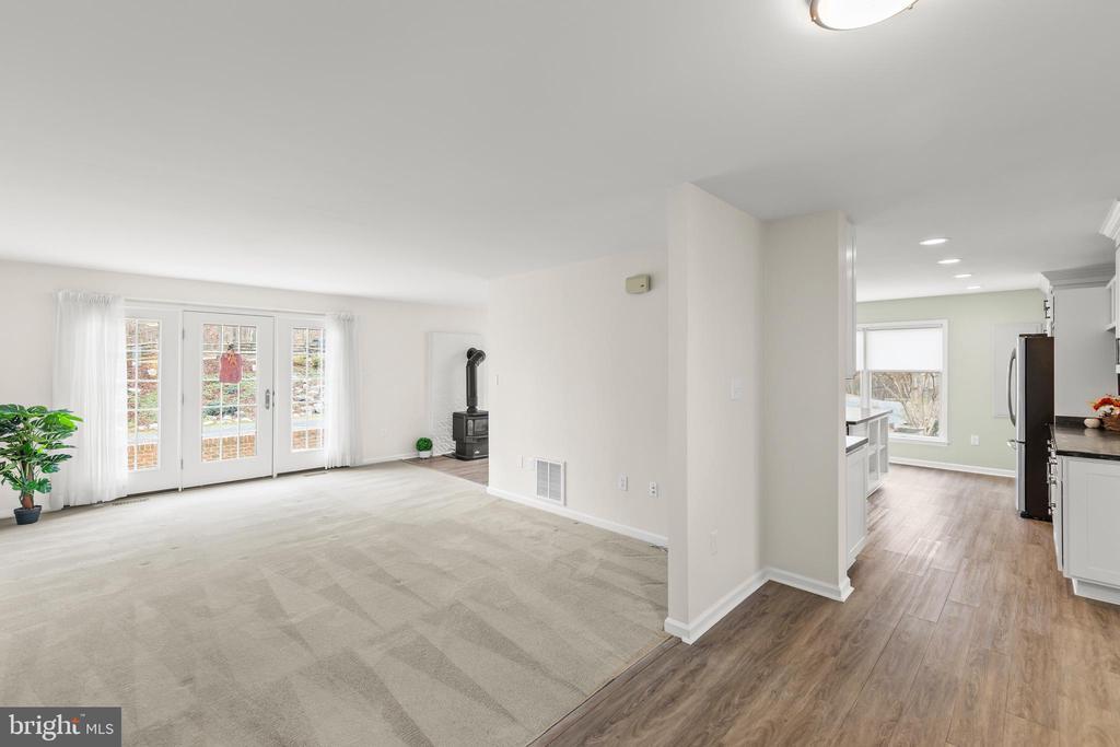 Strasburg, Virginia, 22657, United States, 2 Bedrooms Bedrooms, ,2 BathroomsBathrooms,Residential,For Sale,1996820