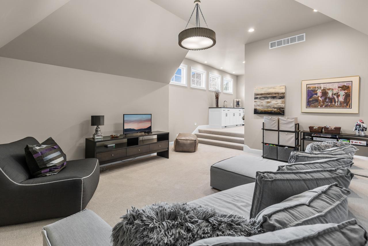 Wayzata, Minnesota, 55391, United States, 4 Bedrooms Bedrooms, ,1 BathroomBathrooms,Residential,For Sale,1999686