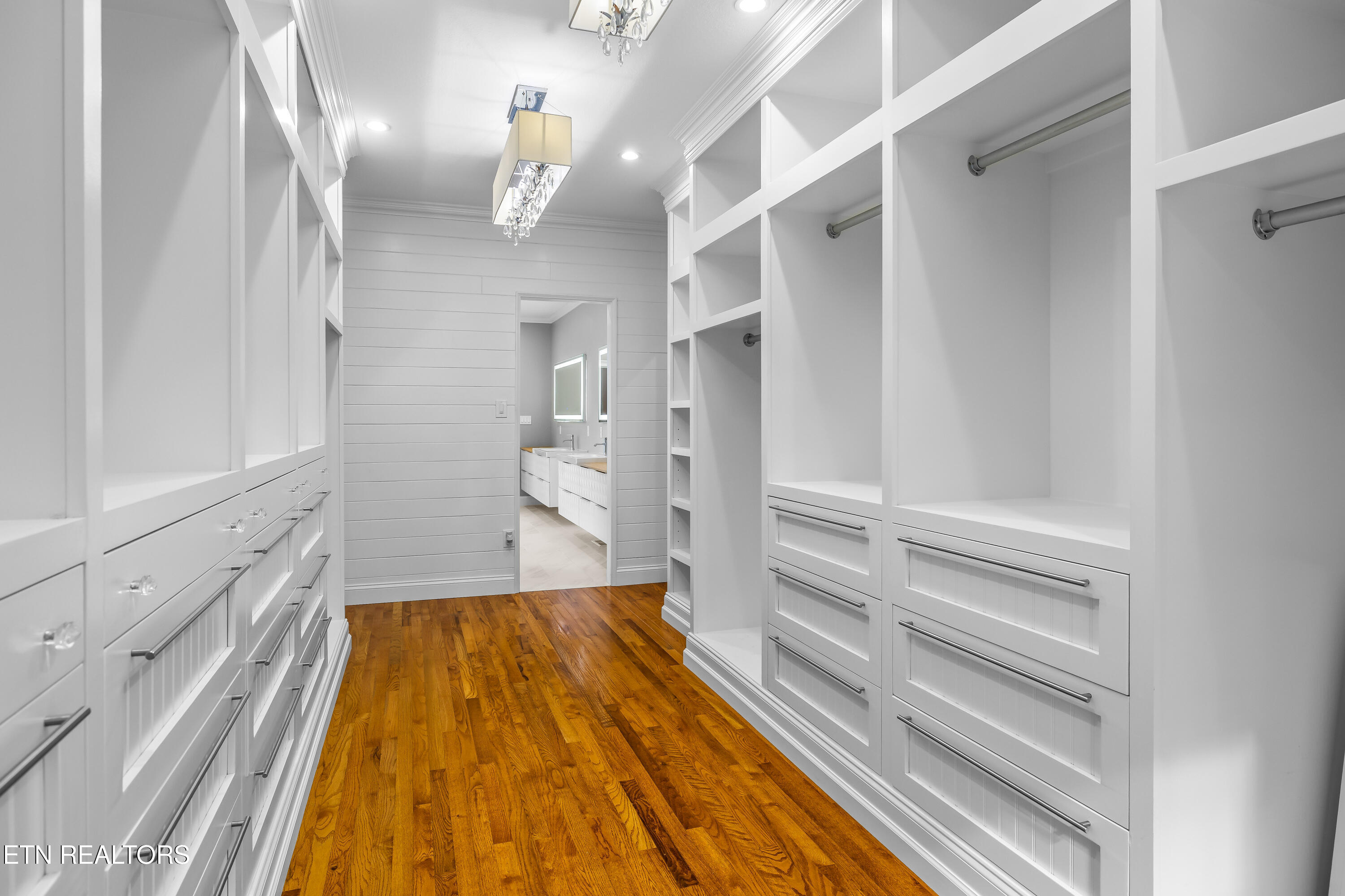 Maryville, Tennessee, 37803, United States, 4 Bedrooms Bedrooms, ,5 BathroomsBathrooms,Residential,For Sale,1984597