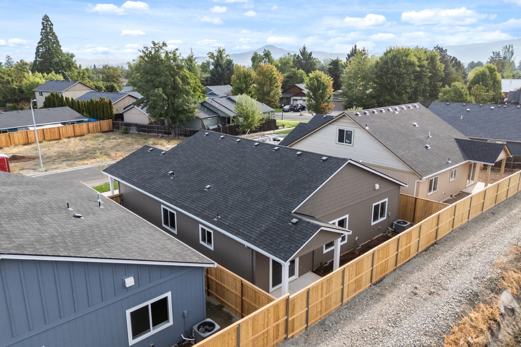  2217 Piazza Drive Medford, OR 97501 - 物件實景