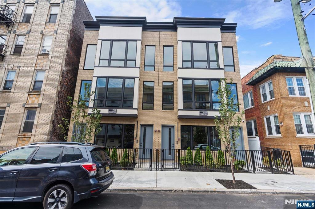 Jersey City, New Jersey, 07307, United States, 3 Bedrooms Bedrooms, ,2 BathroomsBathrooms,Residential,For Sale,1947058