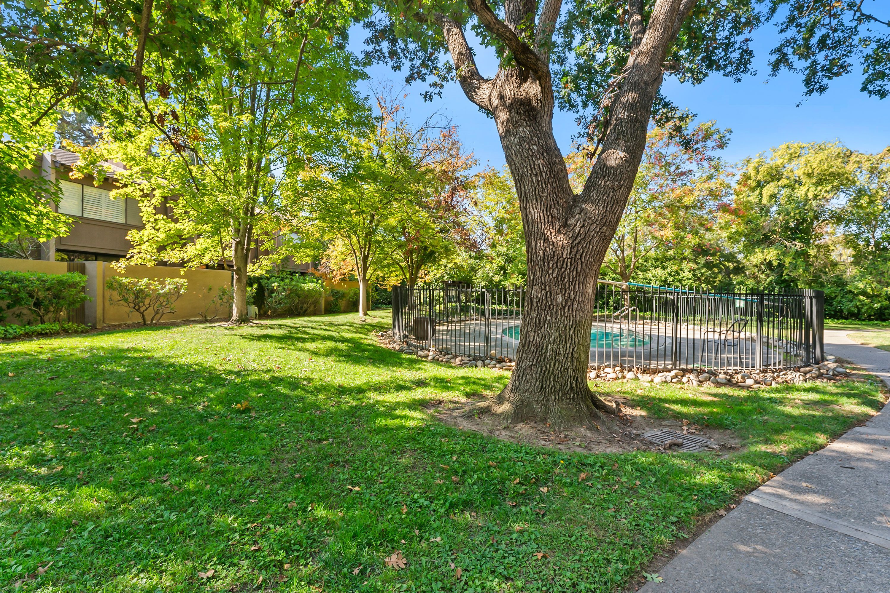  709 Woodside Lane East #2, Sacramento, CA 95825 - 物件實景