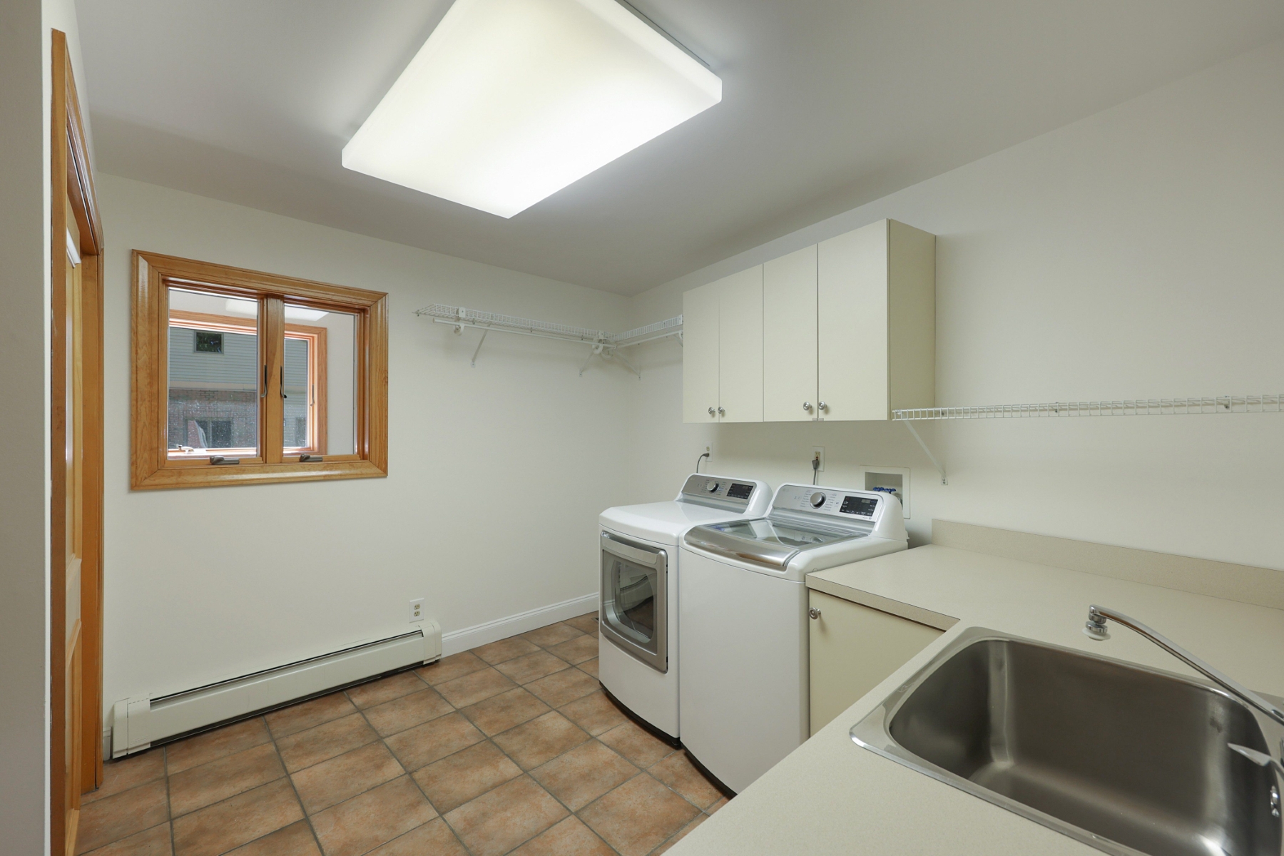  Custom Home Offers Space Versatility and Refined Comfort - 物件實景