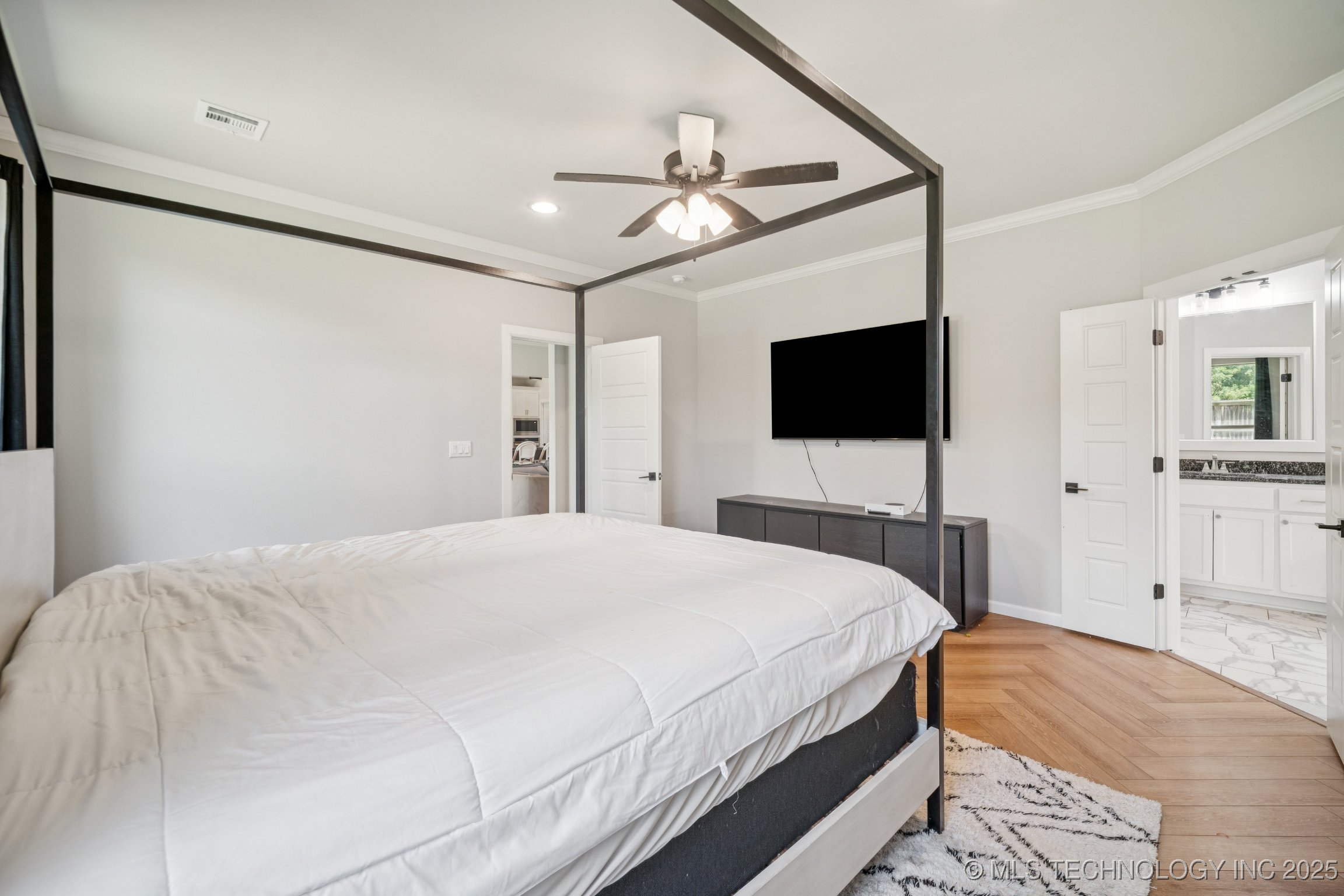 Broken Arrow, Oklahoma, 74011, United States, 5 Bedrooms Bedrooms, ,3 BathroomsBathrooms,Residential,For Sale,1898814