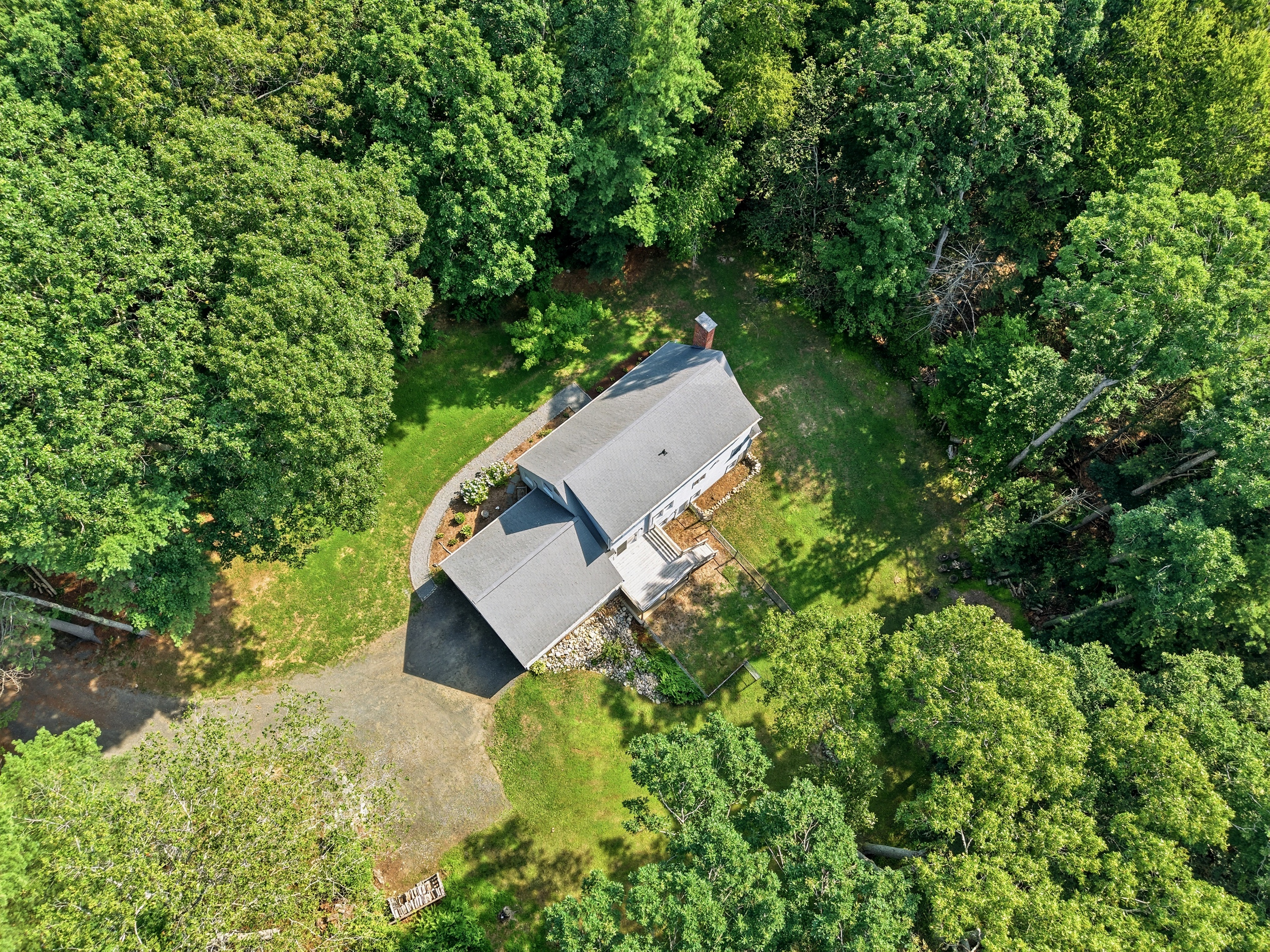  Lovingly Maintained Custom-Built Home on 2.47 Acres - 物件實景