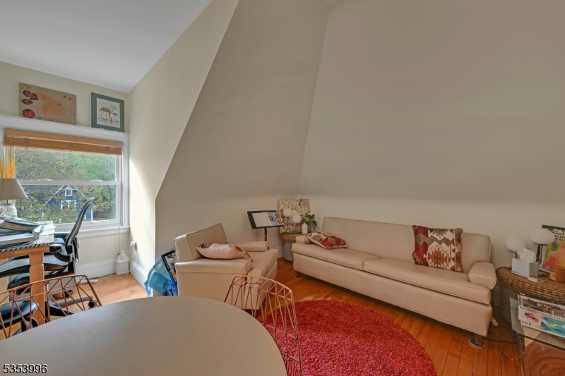 Montclair Twp., New Jersey, 07042, United States, ,Residential,For Sale,1989537