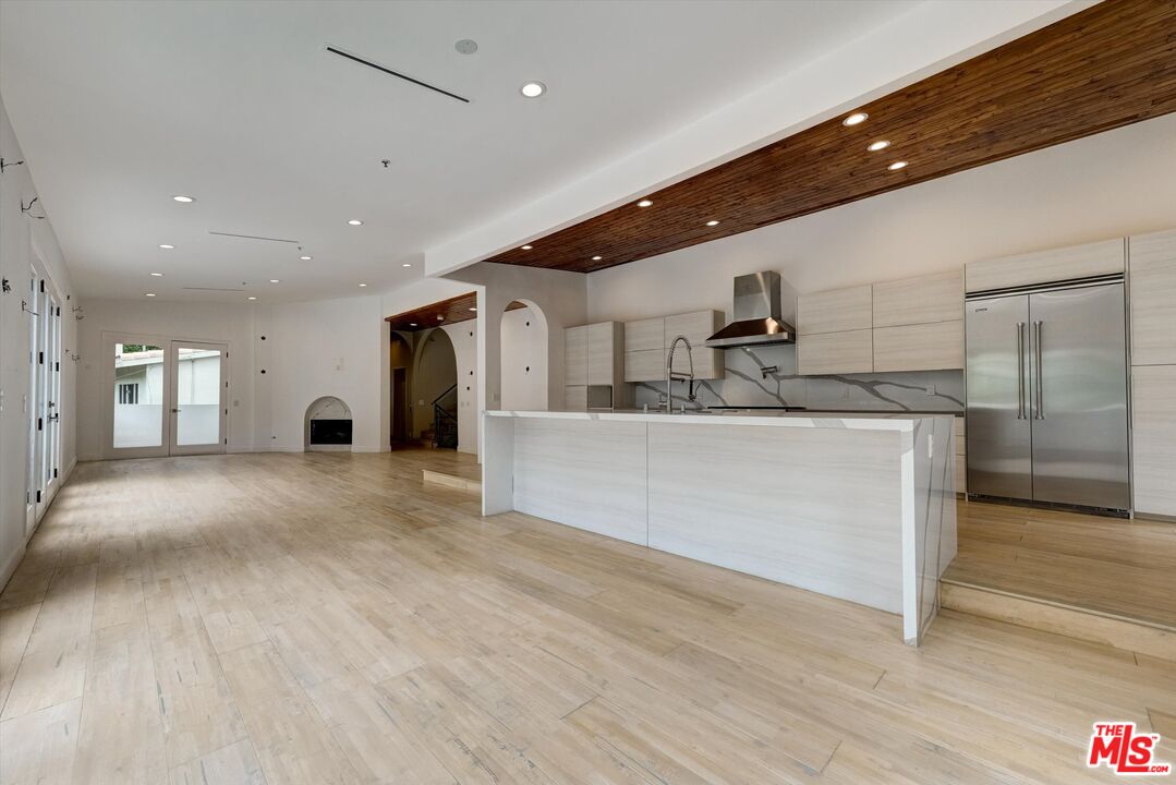 Beverly Hills, California, 90210, United States, 8 Bedrooms Bedrooms, ,3 BathroomsBathrooms,Residential,For Sale,1916732
