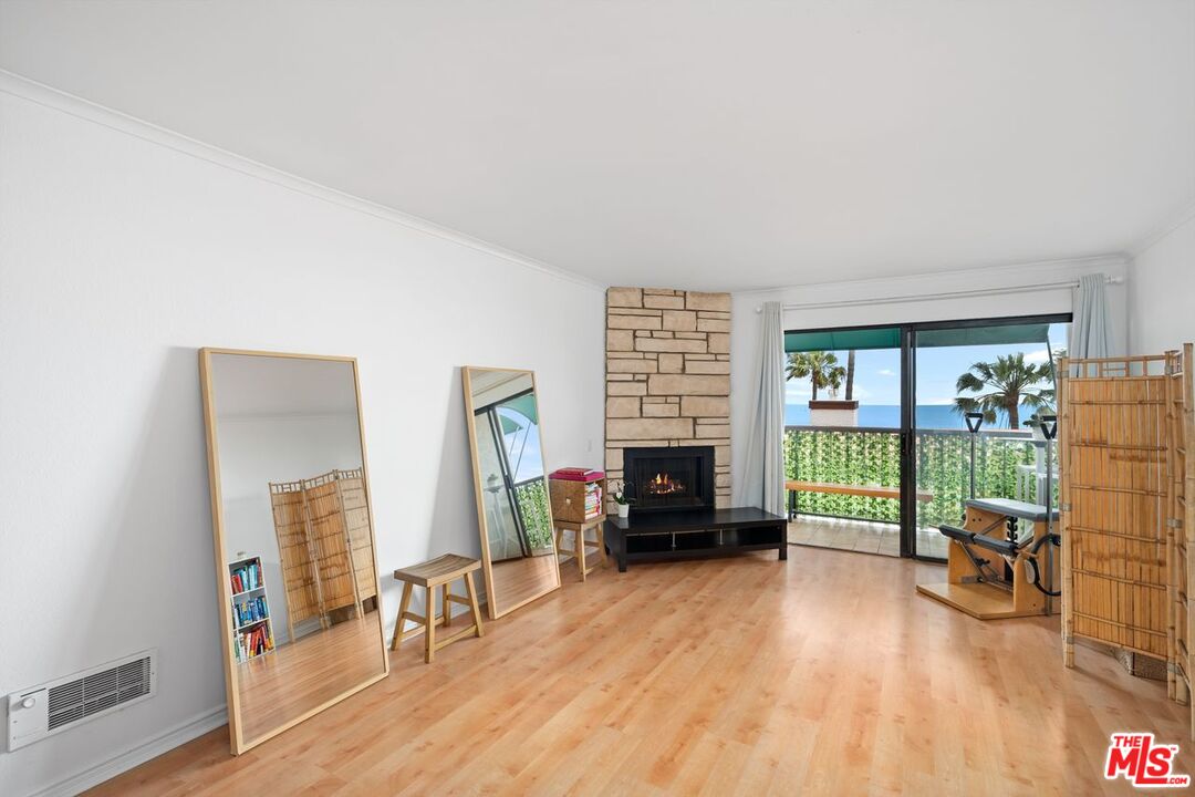 Malibu, California, 90265, United States, 1 Bedroom Bedrooms, ,1 BathroomBathrooms,Residential,For Sale,1840451
