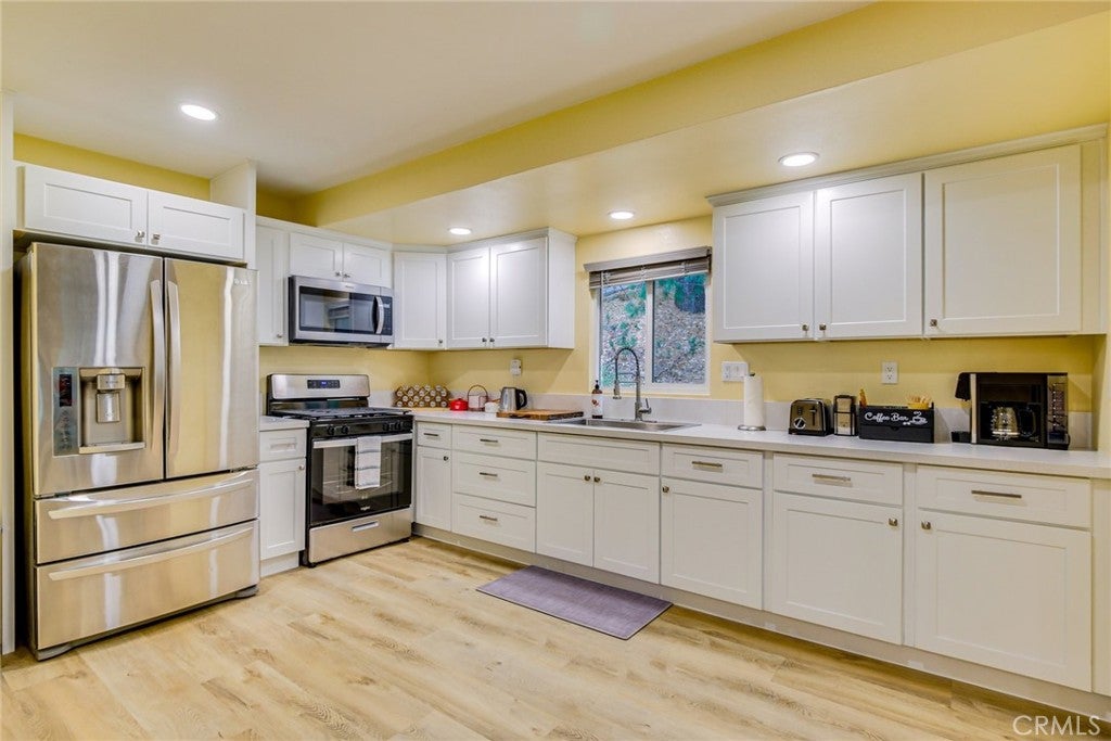 Twin Peaks, California, 92391, United States, 3 Bedrooms Bedrooms, ,3 BathroomsBathrooms,Residential,For Sale,1940225