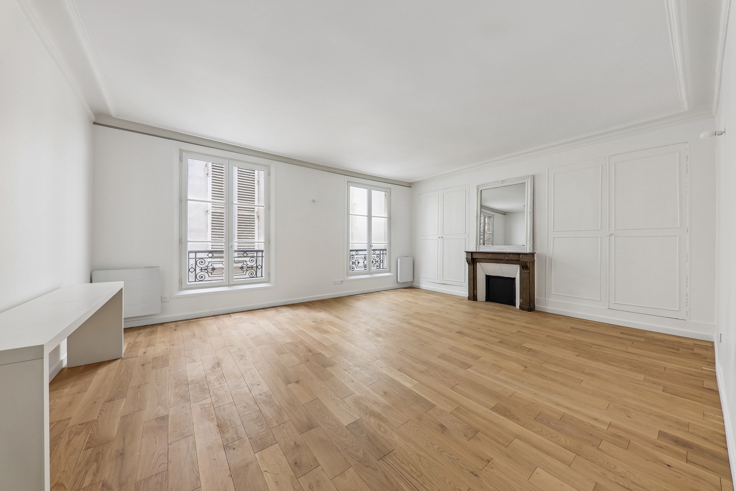  To sell- perfect condition-Place de l