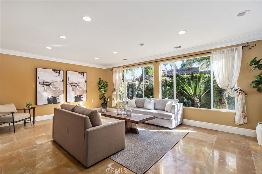 San Diego, California, 92107, United States, 6 Bedrooms Bedrooms, ,5 BathroomsBathrooms,Residential,For Sale,1843009