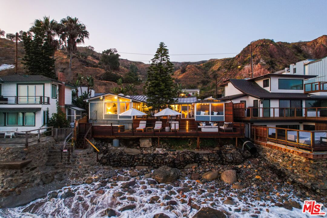 Malibu, California, 90265, United States, 3 Bedrooms Bedrooms, ,2 BathroomsBathrooms,Residential,For Sale,1992051