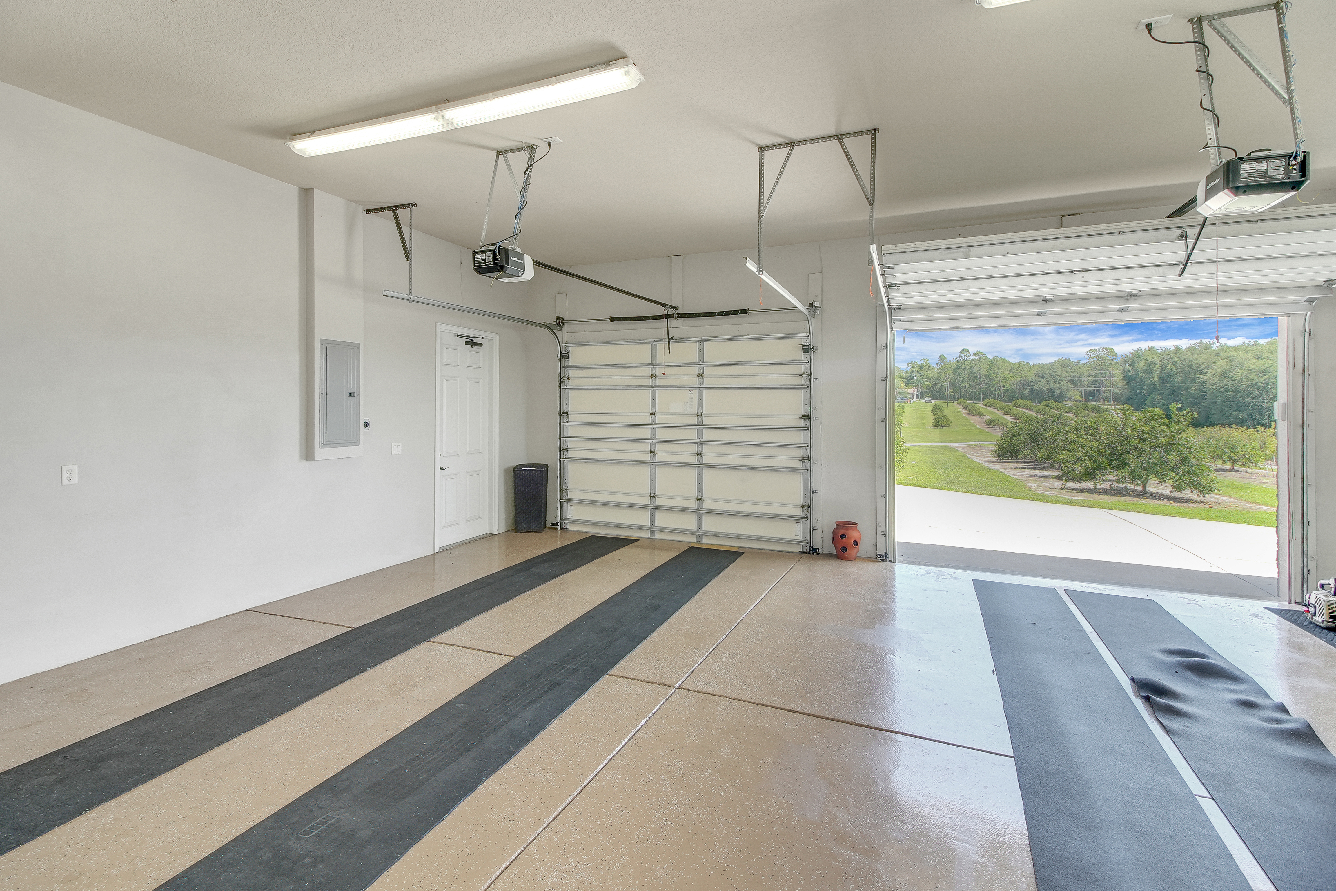 Weirsdale, Florida, 32195, United States, 4 Bedrooms Bedrooms, ,3 BathroomsBathrooms,Residential,For Sale,1900688