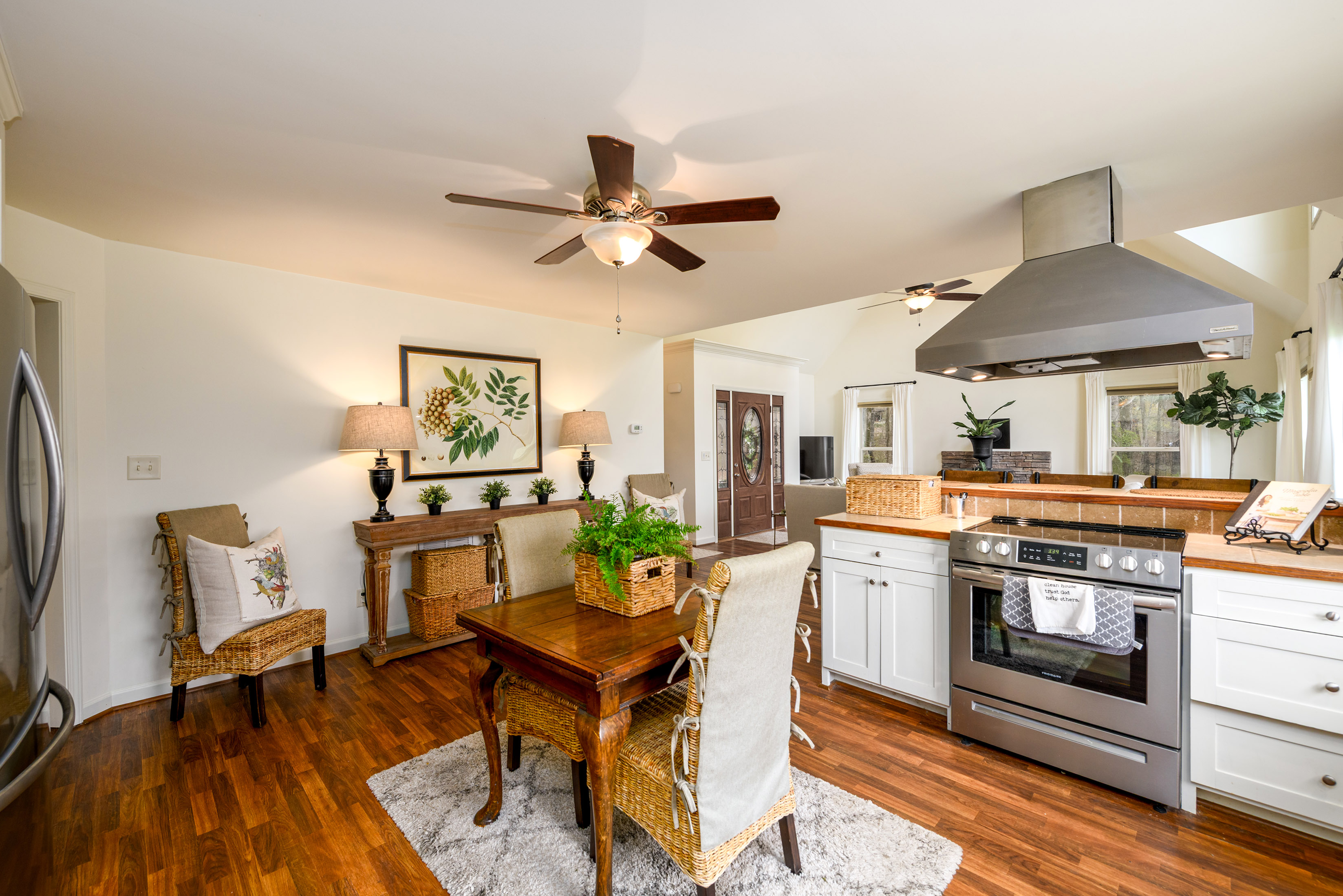  Lakefront Estate with Private Dock, Guest Home and Pool - 物件實景