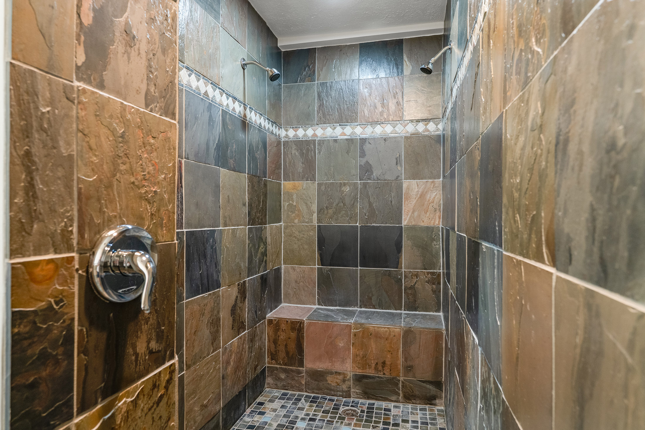  Exceptional Value in Mannings Ridge with Major Updates Throughout - 物件實景