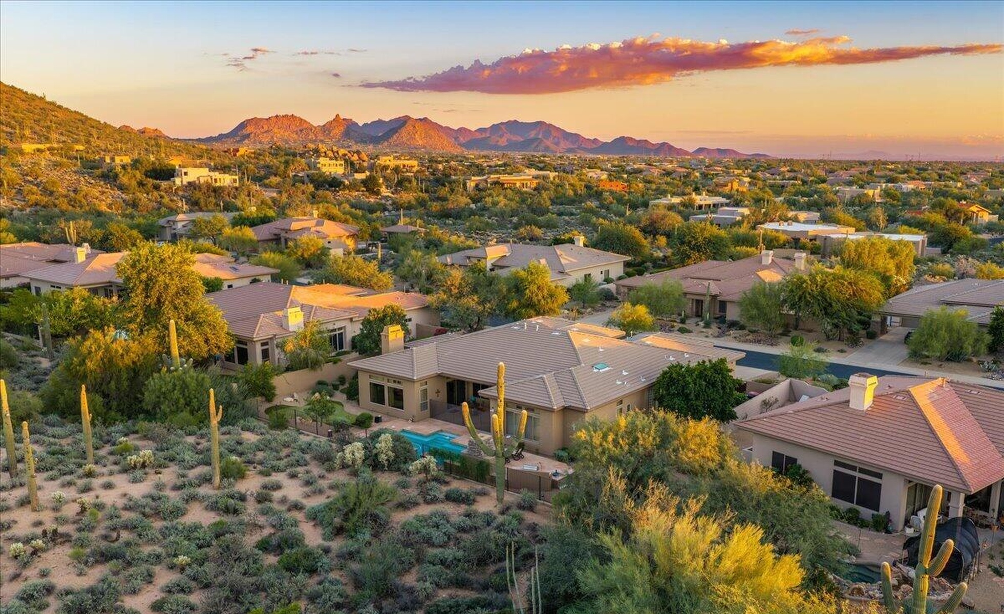  7696 E Moura Dr  Scottsdale, AZ - 物件實景