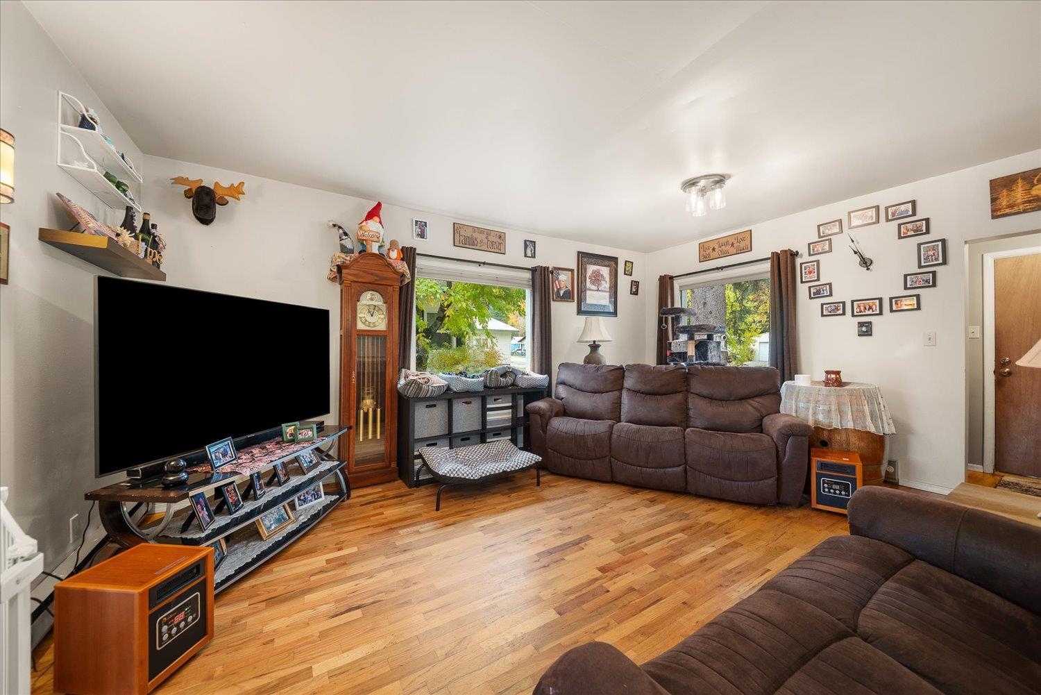 Metaline Falls, Washington, 99153, United States, 5 Bedrooms Bedrooms, ,3 BathroomsBathrooms,Residential,For Sale,1986087