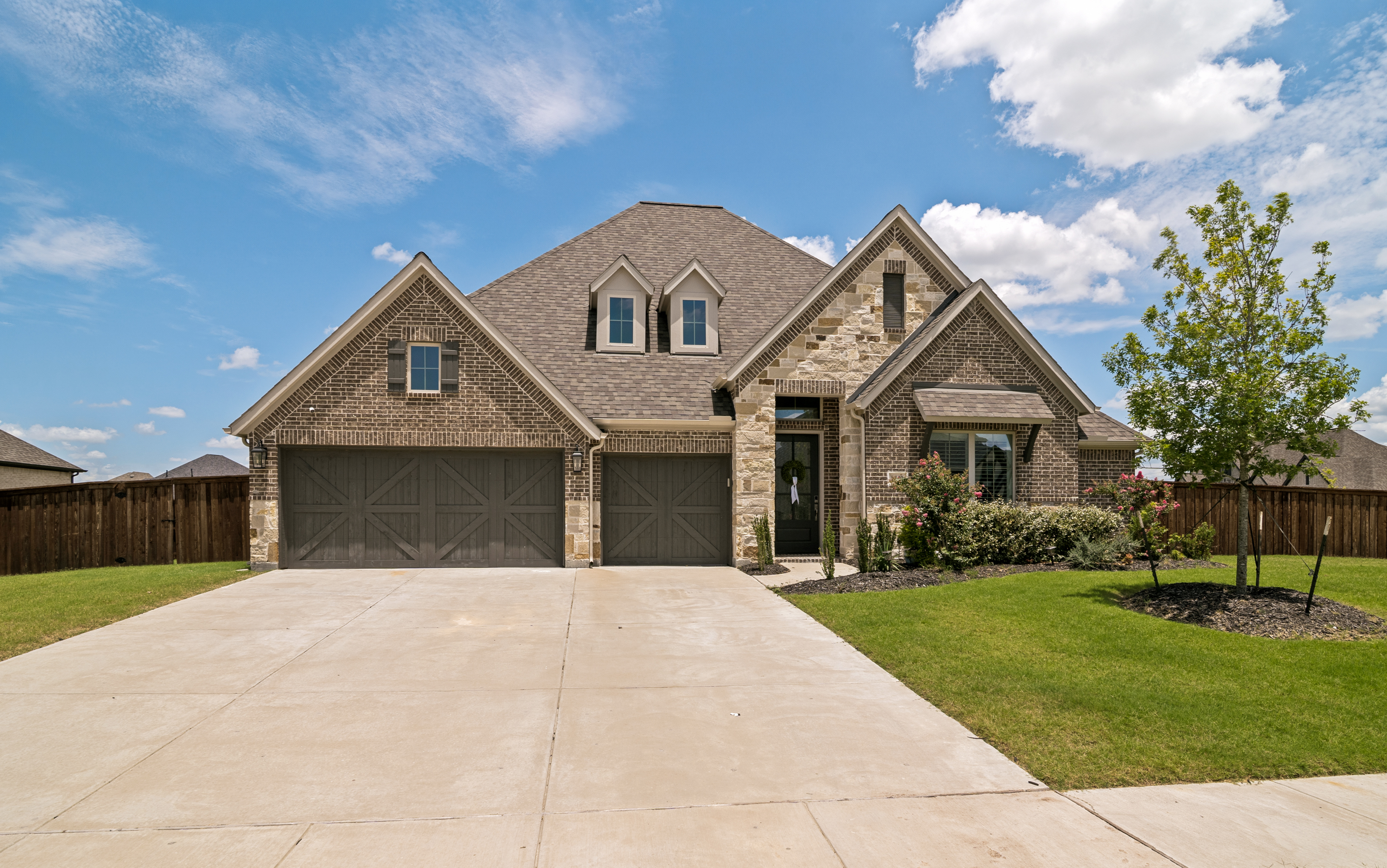  Better Than New  Perry Home on Expansive Nearly Half-Acre Lot - 物件實景