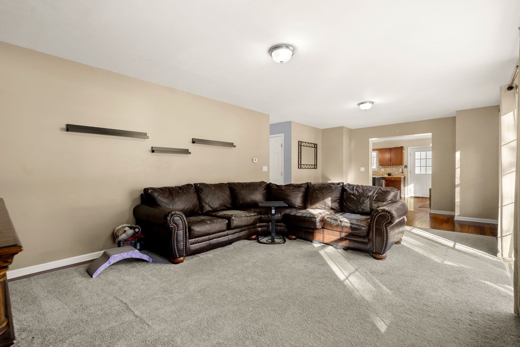 Tyngsboro, Massachusetts, 01879, United States, 4 Bedrooms Bedrooms, ,4 BathroomsBathrooms,Residential,For Sale,2000977