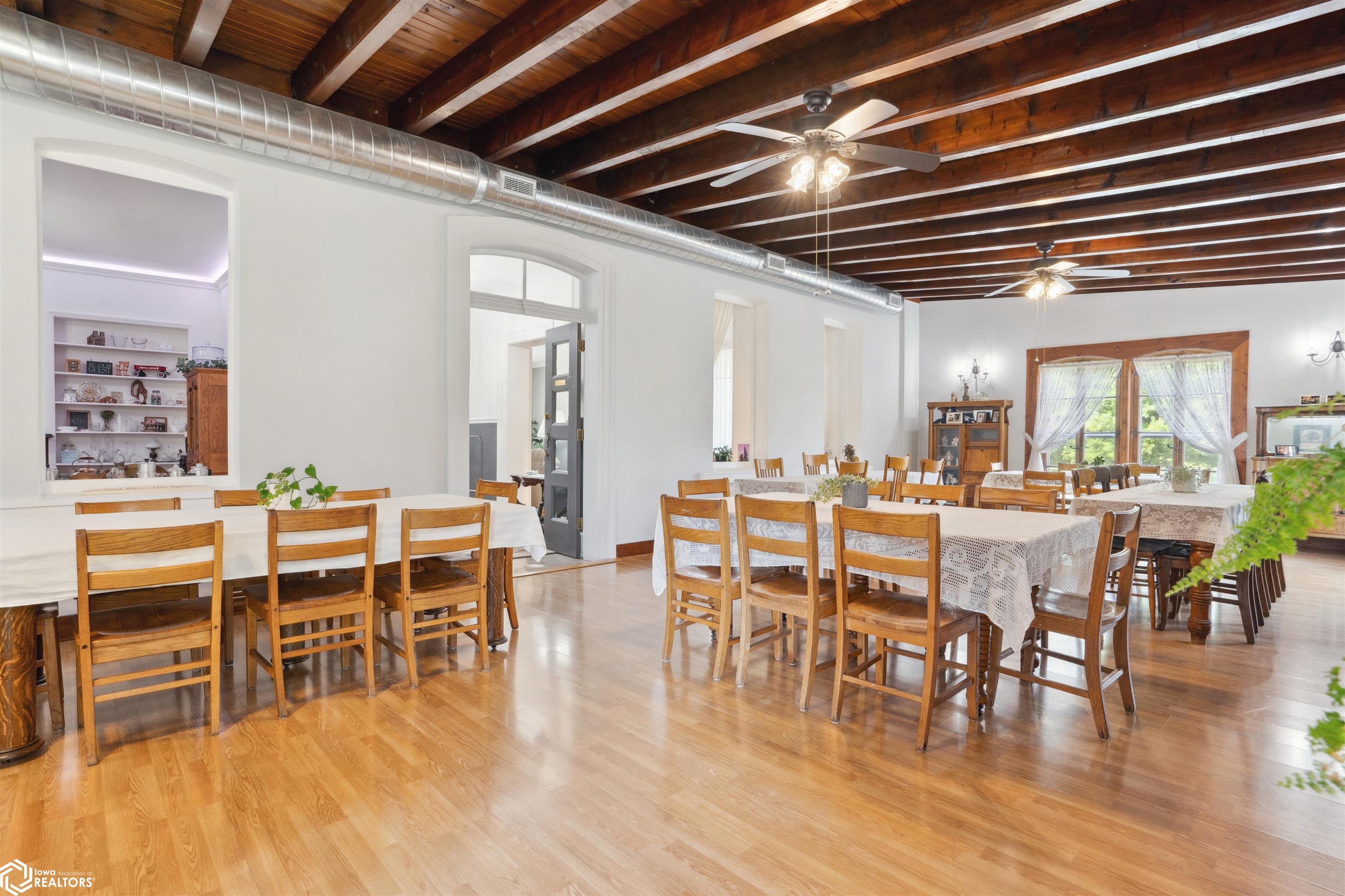 Dallas City, Illinois, 62330, United States, 8 Bedrooms Bedrooms, ,7 BathroomsBathrooms,Residential,For Sale,1980104