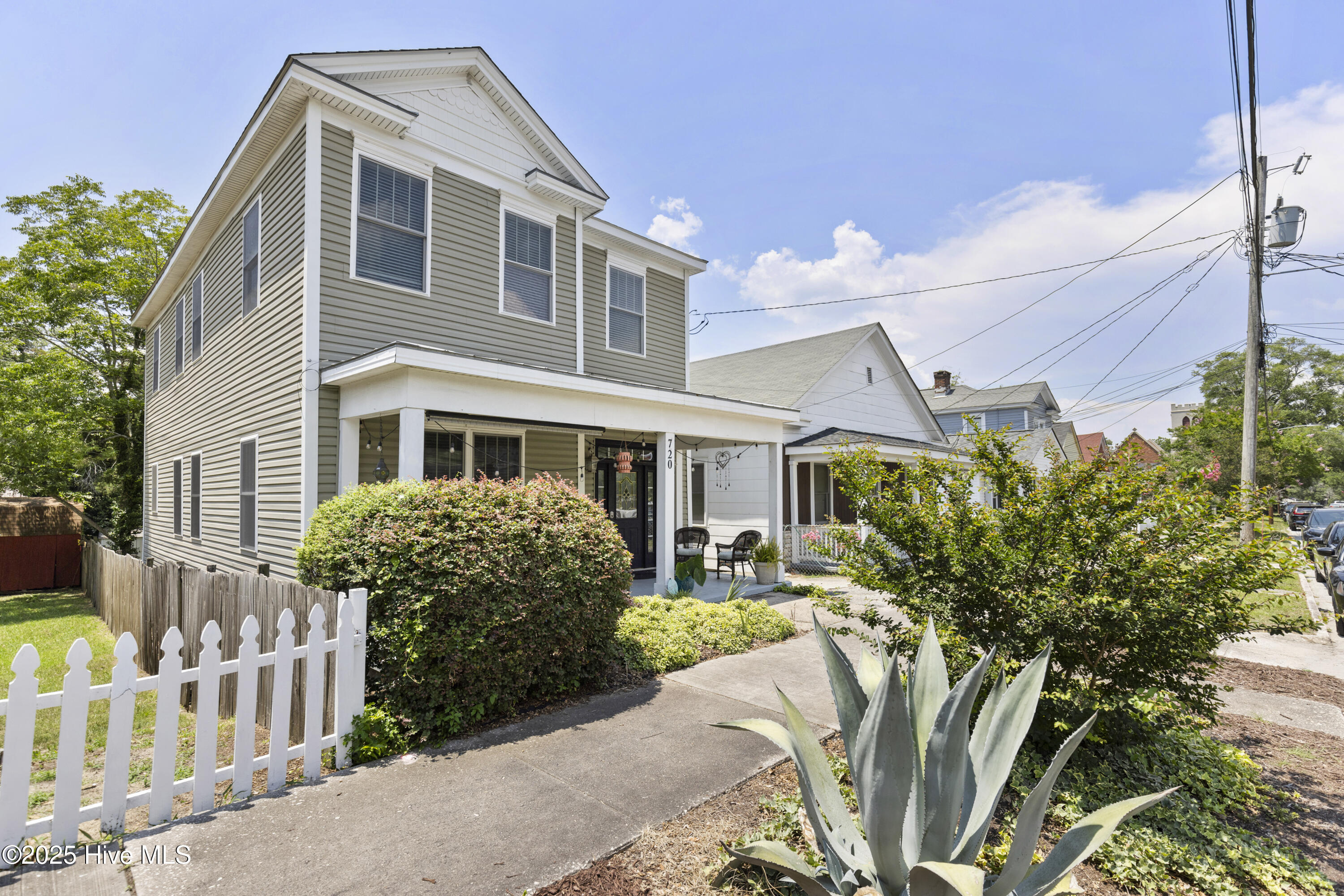 Wilmington, North Carolina, 28401, United States, 4 Bedrooms Bedrooms, ,3 BathroomsBathrooms,Residential,For Sale,1882857