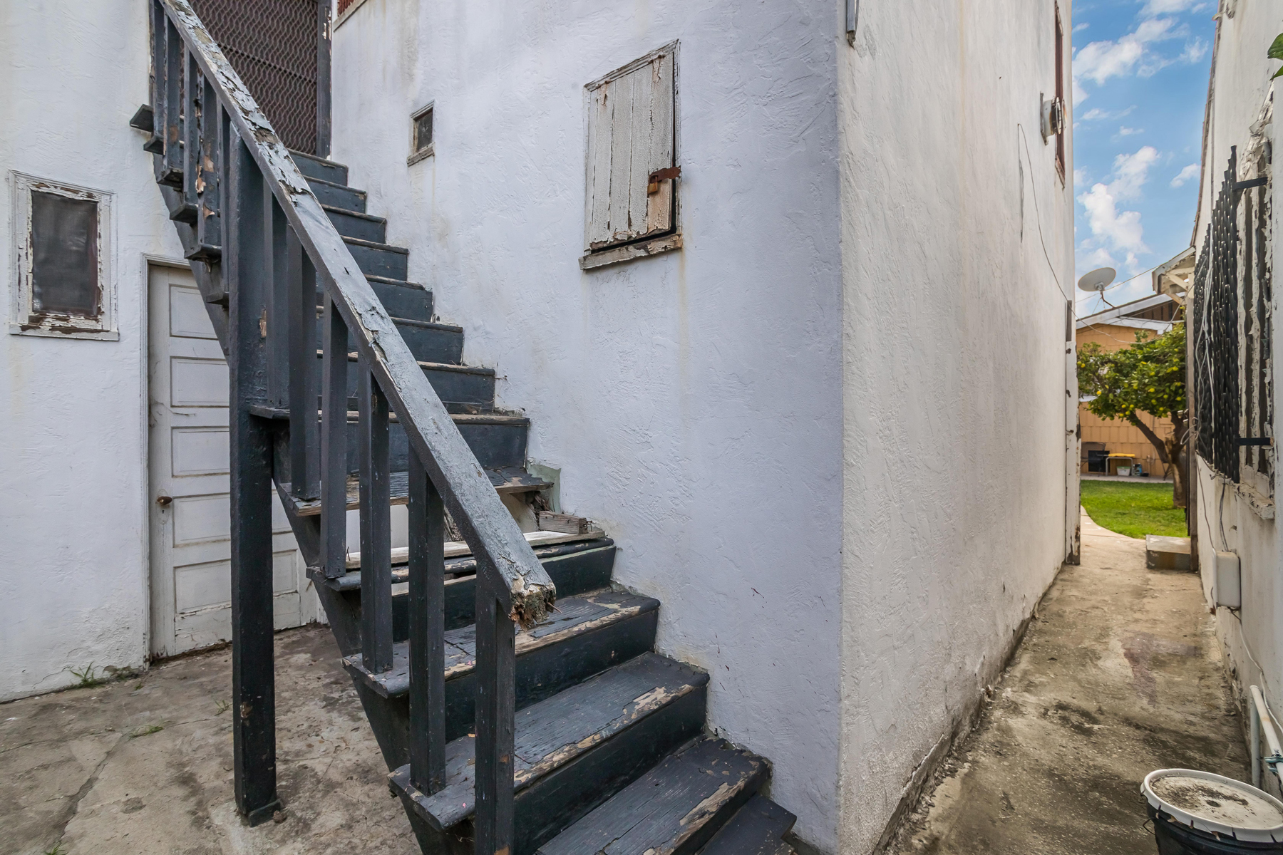  2249 W 29th St - 物件實景