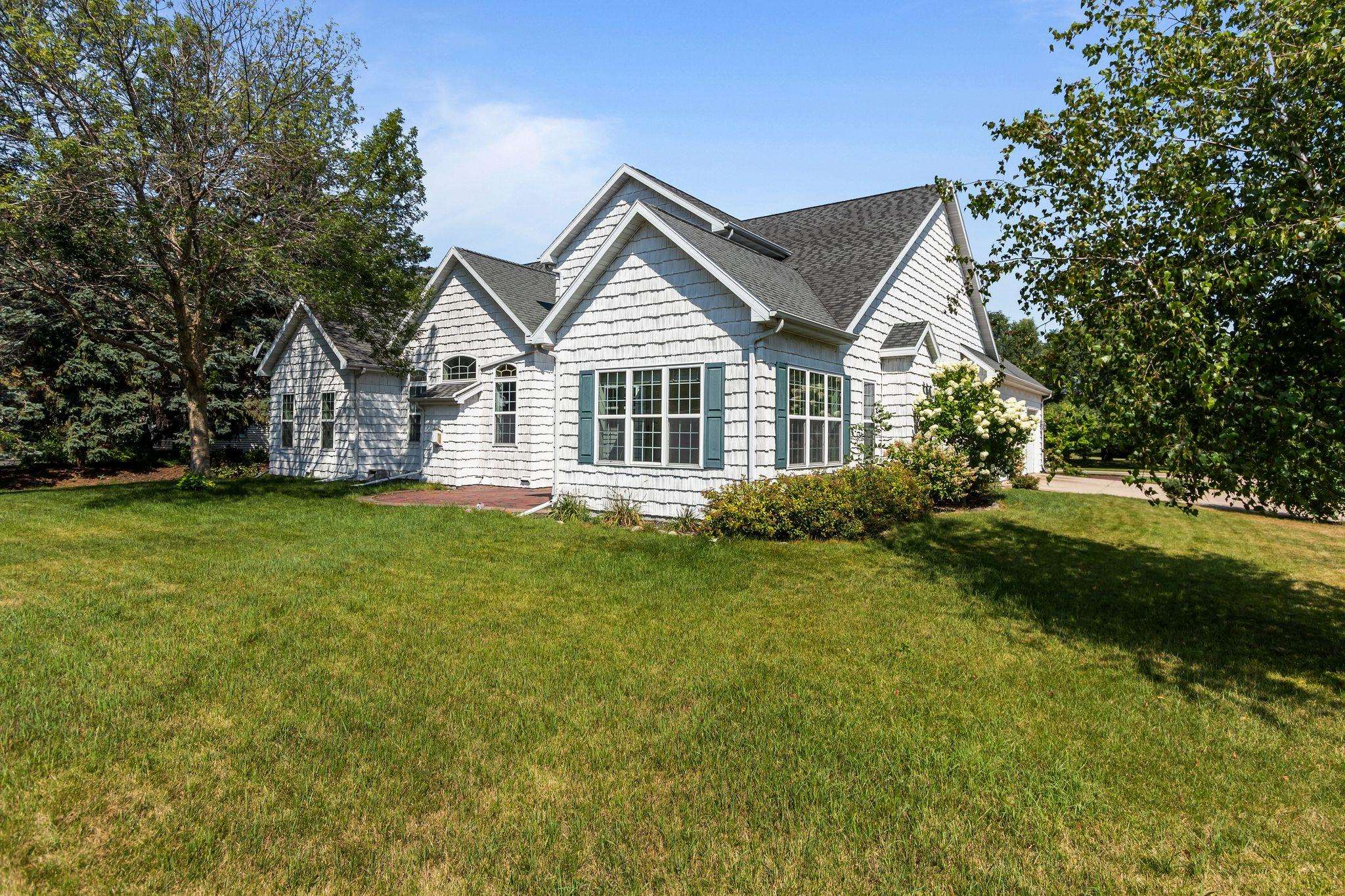 NEENAH, Wisconsin, 54956, United States, 4 Bedrooms Bedrooms, ,4 BathroomsBathrooms,Residential,For Sale,1955274