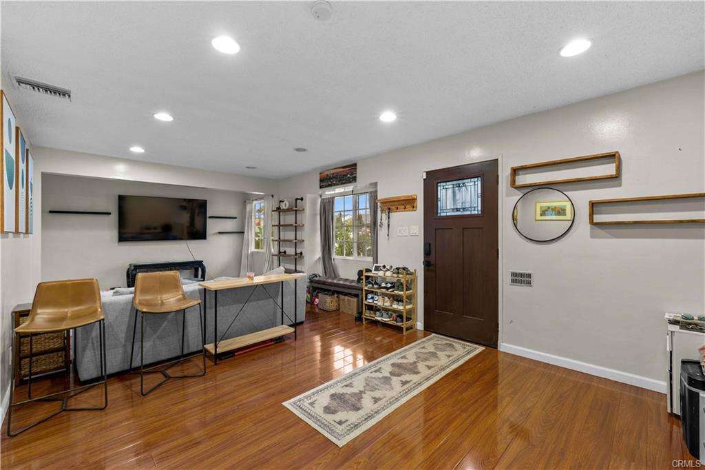 Montebello, California, 90640, United States, 2 Bedrooms Bedrooms, ,2 BathroomsBathrooms,Residential,For Sale,1981178