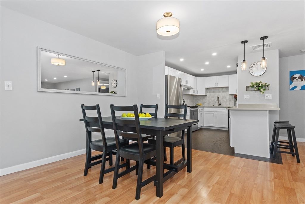 Medford, Massachusetts, 02155, United States, 2 Bedrooms Bedrooms, ,2 BathroomsBathrooms,Residential,For Sale,1939761