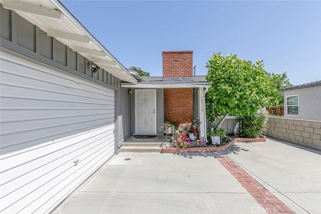 Van Nuys, California, 91405, United States, 2 Bedrooms Bedrooms, ,2 BathroomsBathrooms,Residential,For Sale,1941030