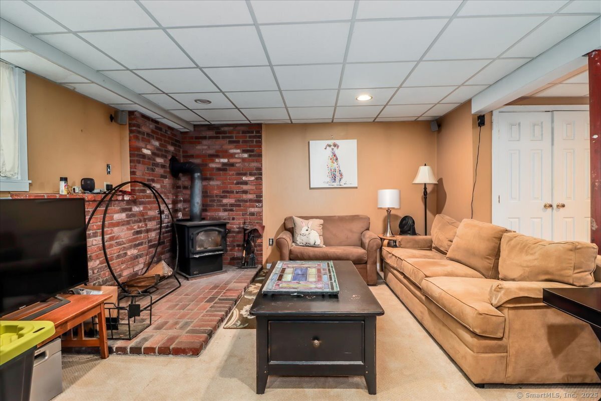 New Milford, Connecticut, 06776, United States, 3 Bedrooms Bedrooms, ,3 BathroomsBathrooms,Residential,For Sale,1971599