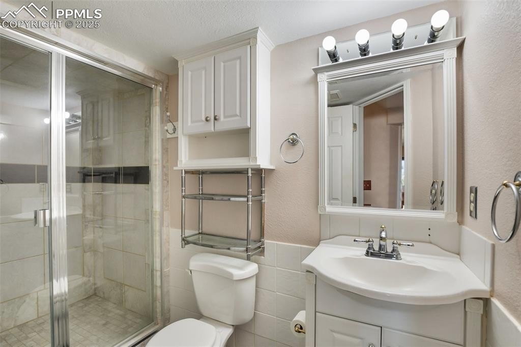 Colorado Springs, Colorado, 80951, United States, 5 Bedrooms Bedrooms, ,4 BathroomsBathrooms,Residential,For Sale,1882285