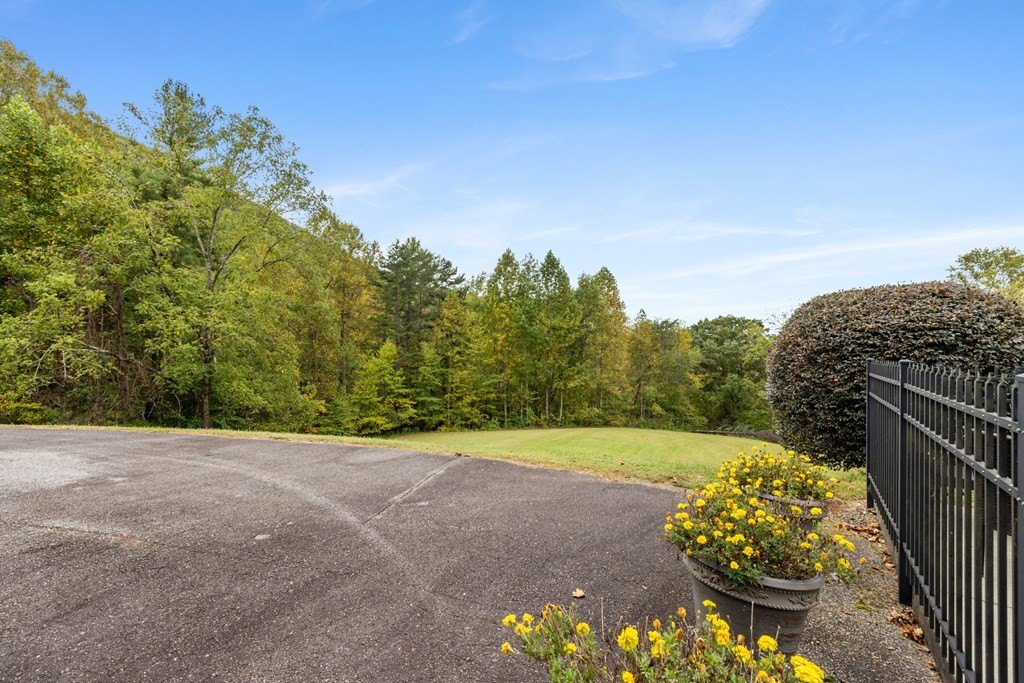 Hayesville, North Carolina, 28904, United States, 3 Bedrooms Bedrooms, ,4 BathroomsBathrooms,Residential,For Sale,1974136