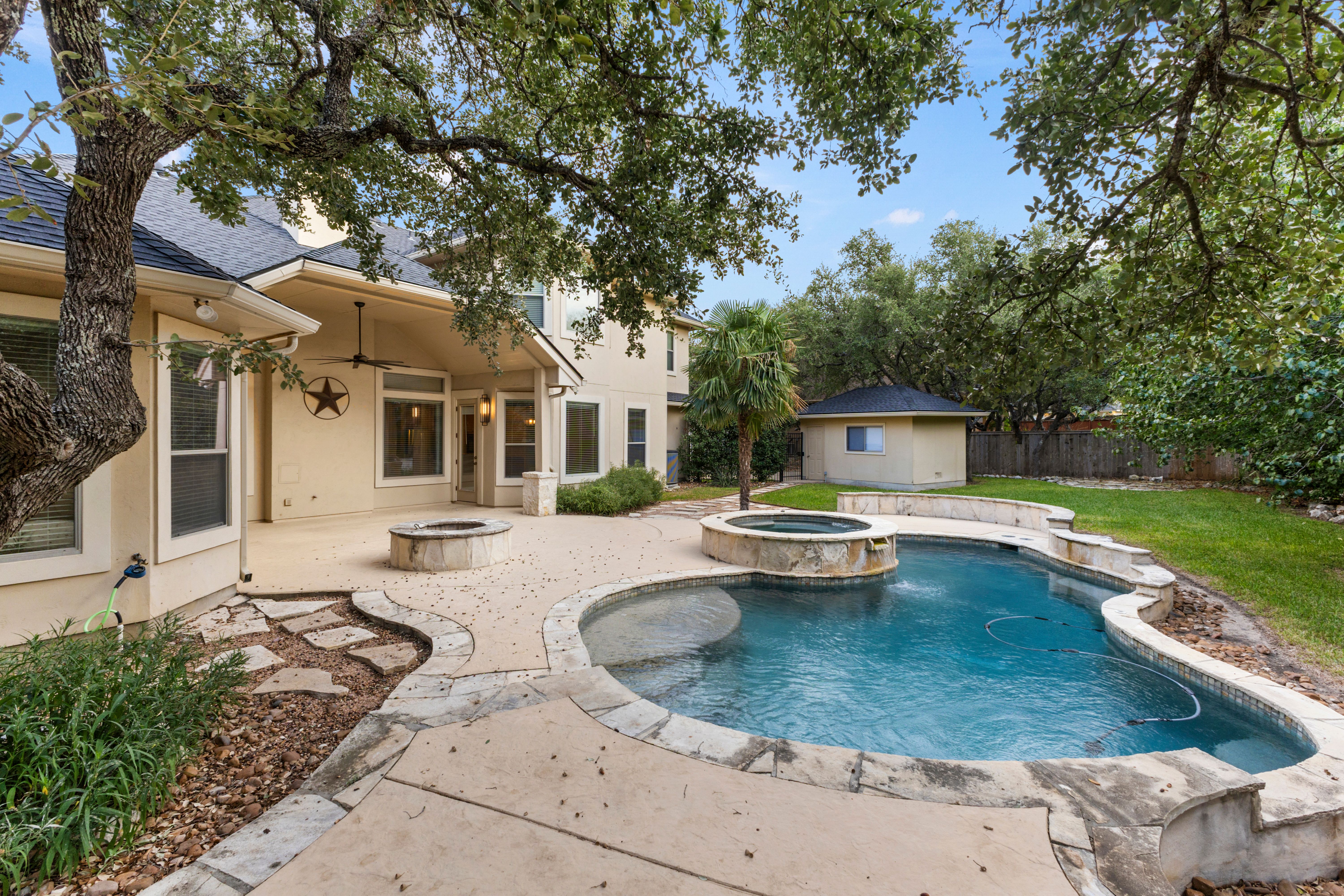  Private 5 Bedroom Oasis with Pool  Heights of Stone Oak - 物件實景
