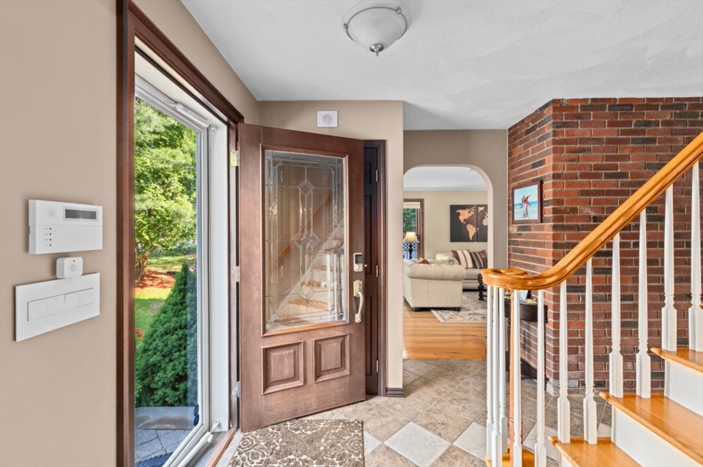 Braintree, Massachusetts, 02184, United States, 5 Bedrooms Bedrooms, ,4 BathroomsBathrooms,Residential,For Sale,1857635