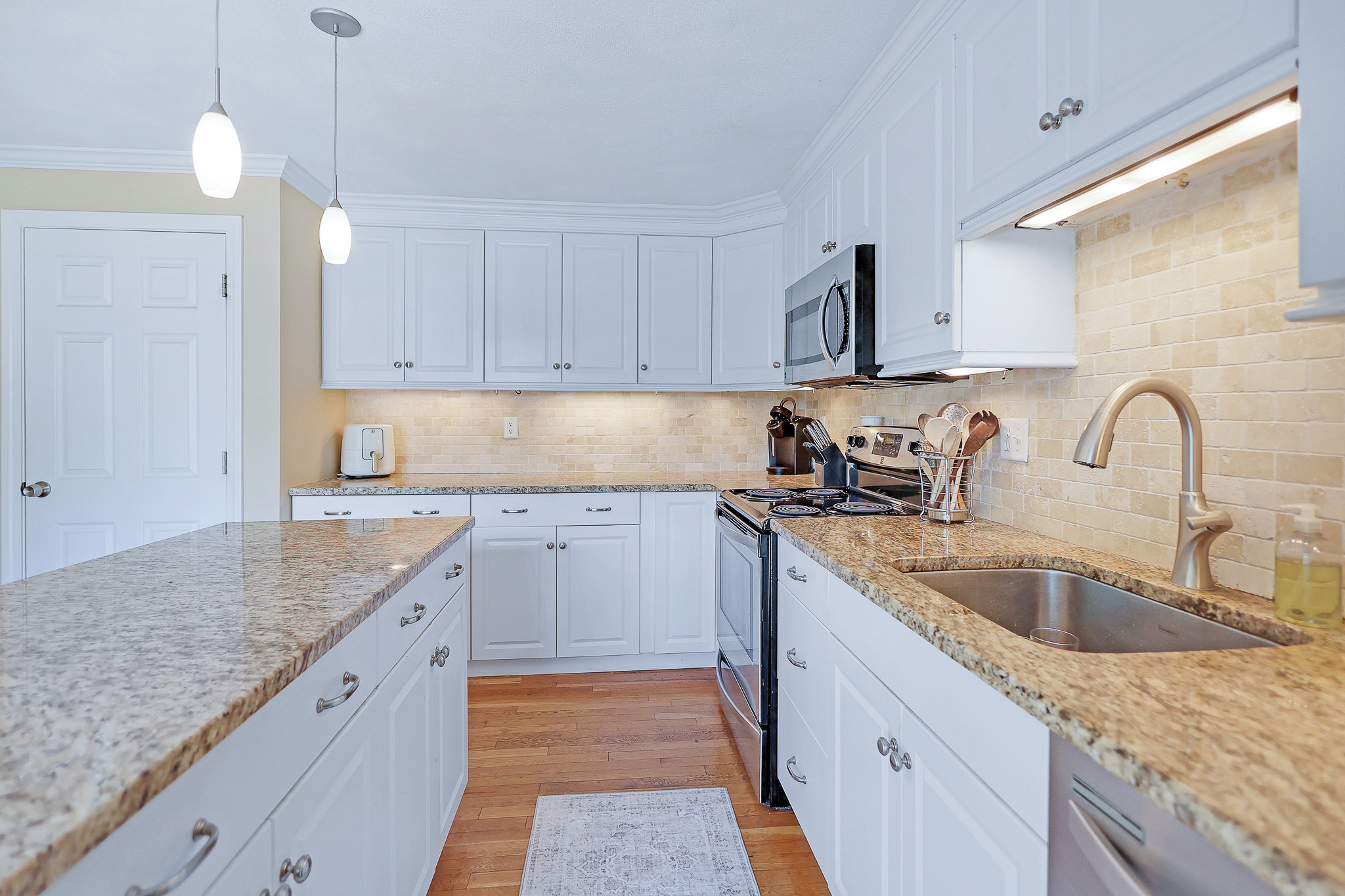 North Andover, Massachusetts, 01845, United States, 2 Bedrooms Bedrooms, ,2 BathroomsBathrooms,Residential,For Sale,2048413