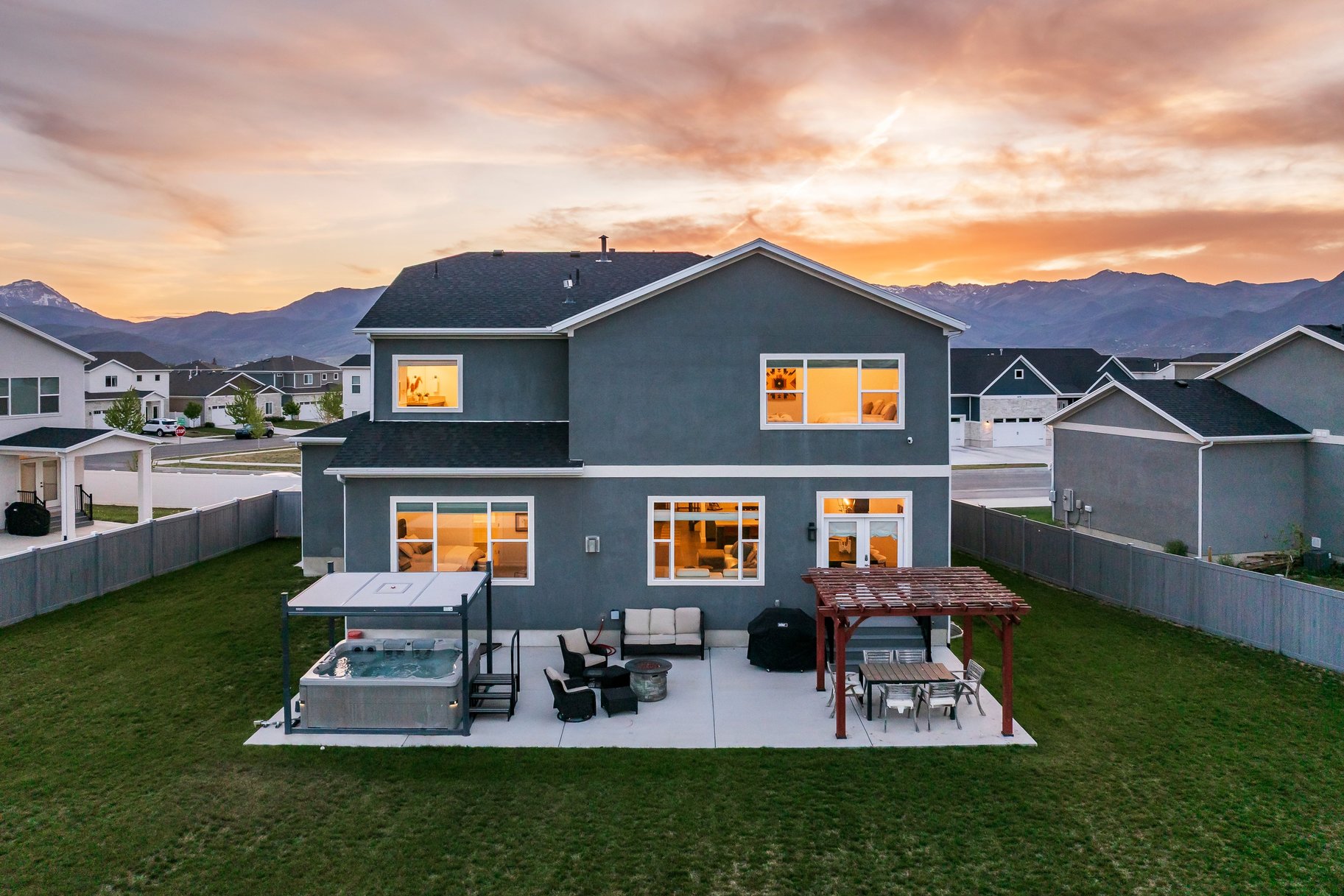  Fully Furnished Luxury Residence with Unmatched Finishes and Views - 物件實景