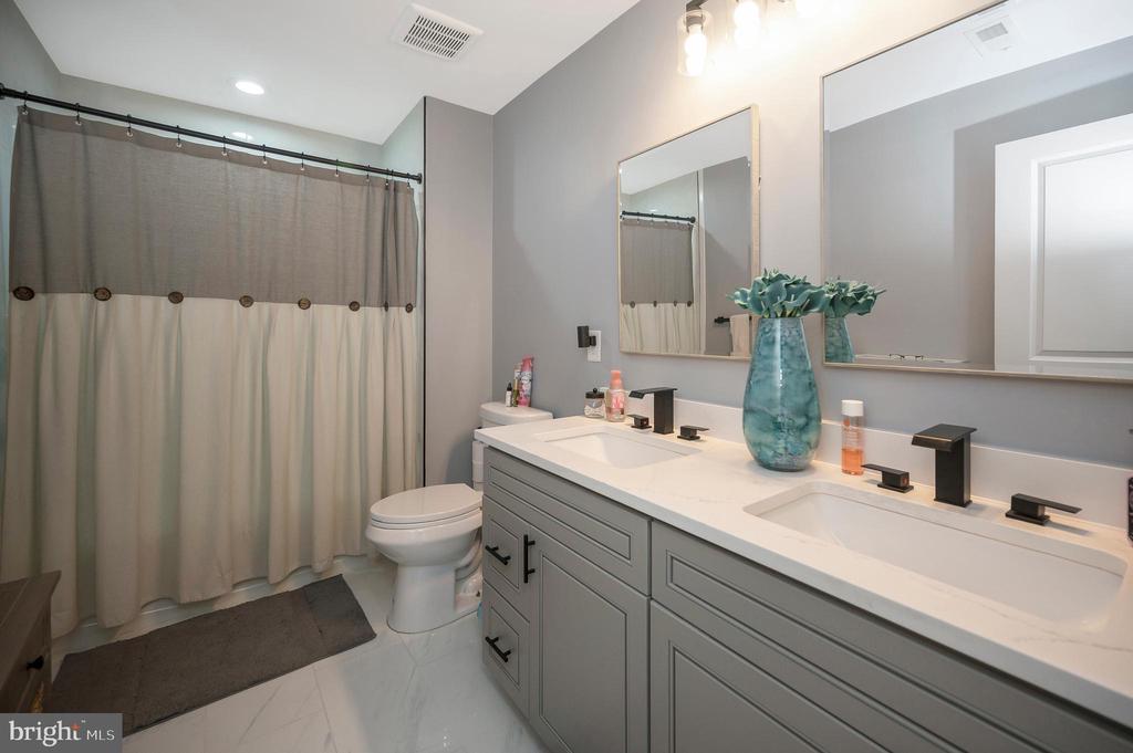 Bealeton, Virginia, 22712, United States, 4 Bedrooms Bedrooms, ,3 BathroomsBathrooms,Residential,For Sale,2002871