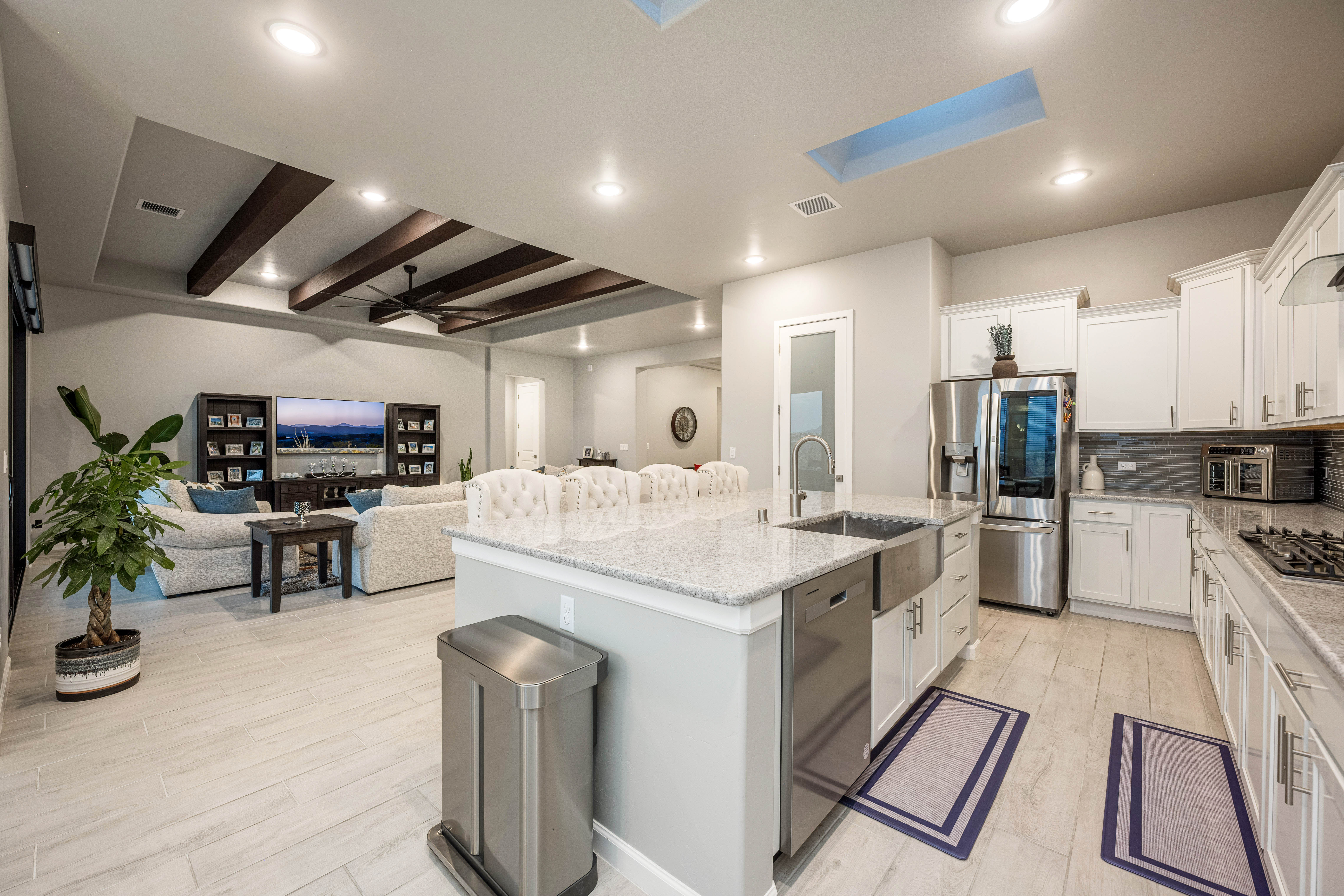 Las Cruces, New Mexico, 88011, United States, 5 Bedrooms Bedrooms, ,3 BathroomsBathrooms,Residential,For Sale,1983891