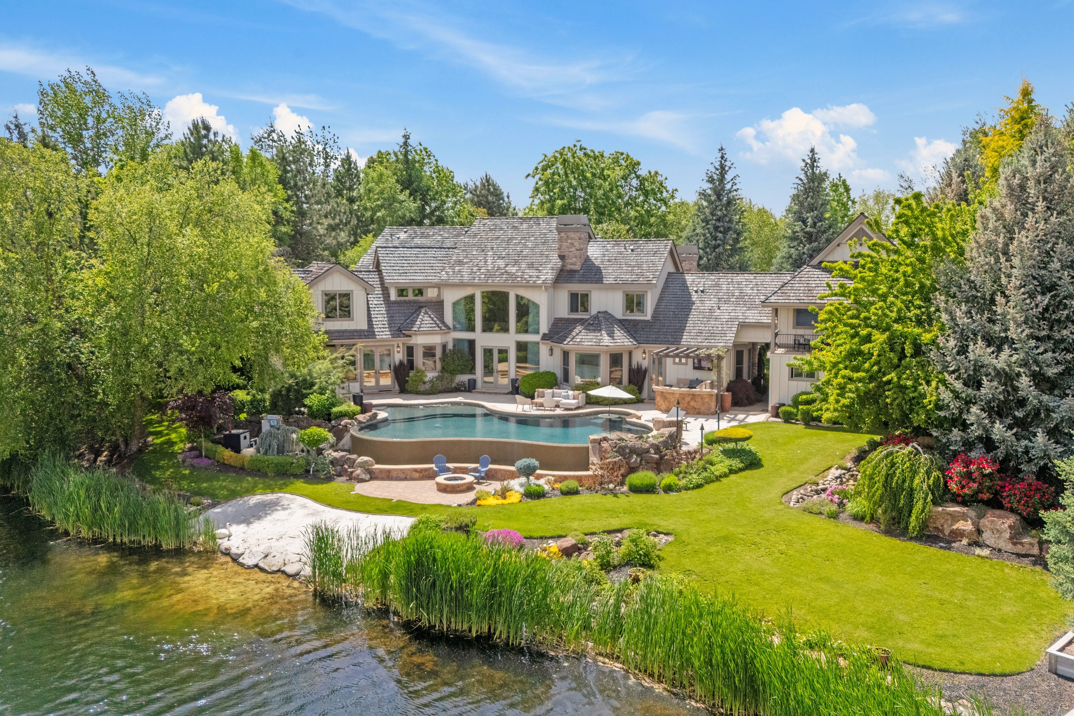  Gated Waterfront Luxury in Eagle’s Prestigious Pointe at Two Rivers - 物件實景