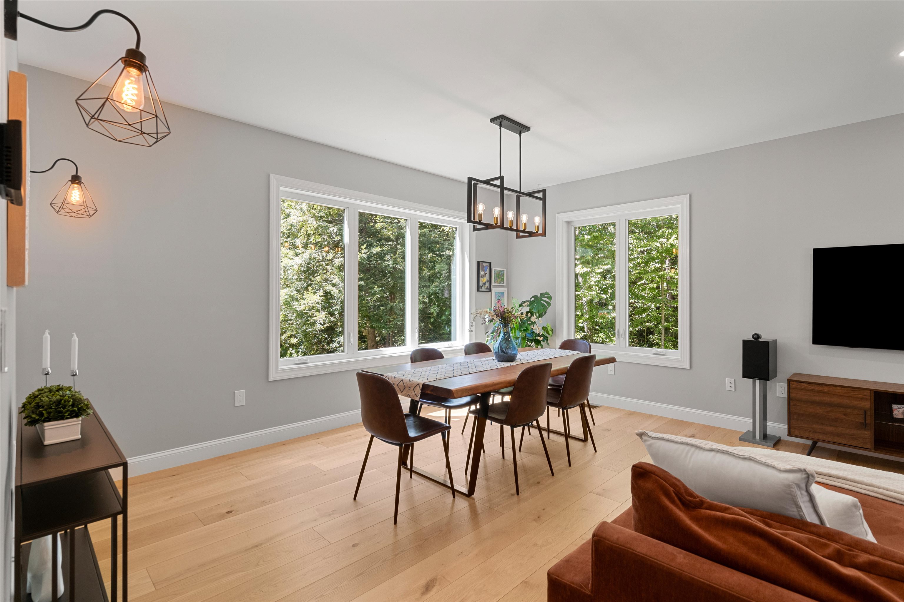 Hollis, New Hampshire, 03049, United States, 3 Bedrooms Bedrooms, ,3 BathroomsBathrooms,Residential,For Sale,1907073