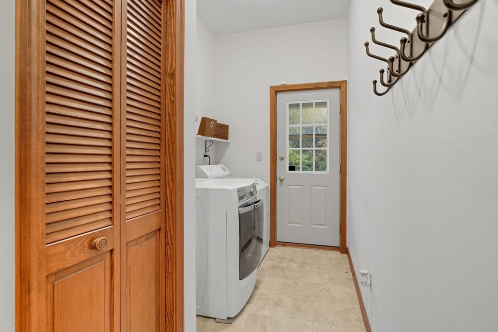 Westfield, Massachusetts, 01085, United States, 3 Bedrooms Bedrooms, ,3 BathroomsBathrooms,Residential,For Sale,1966188